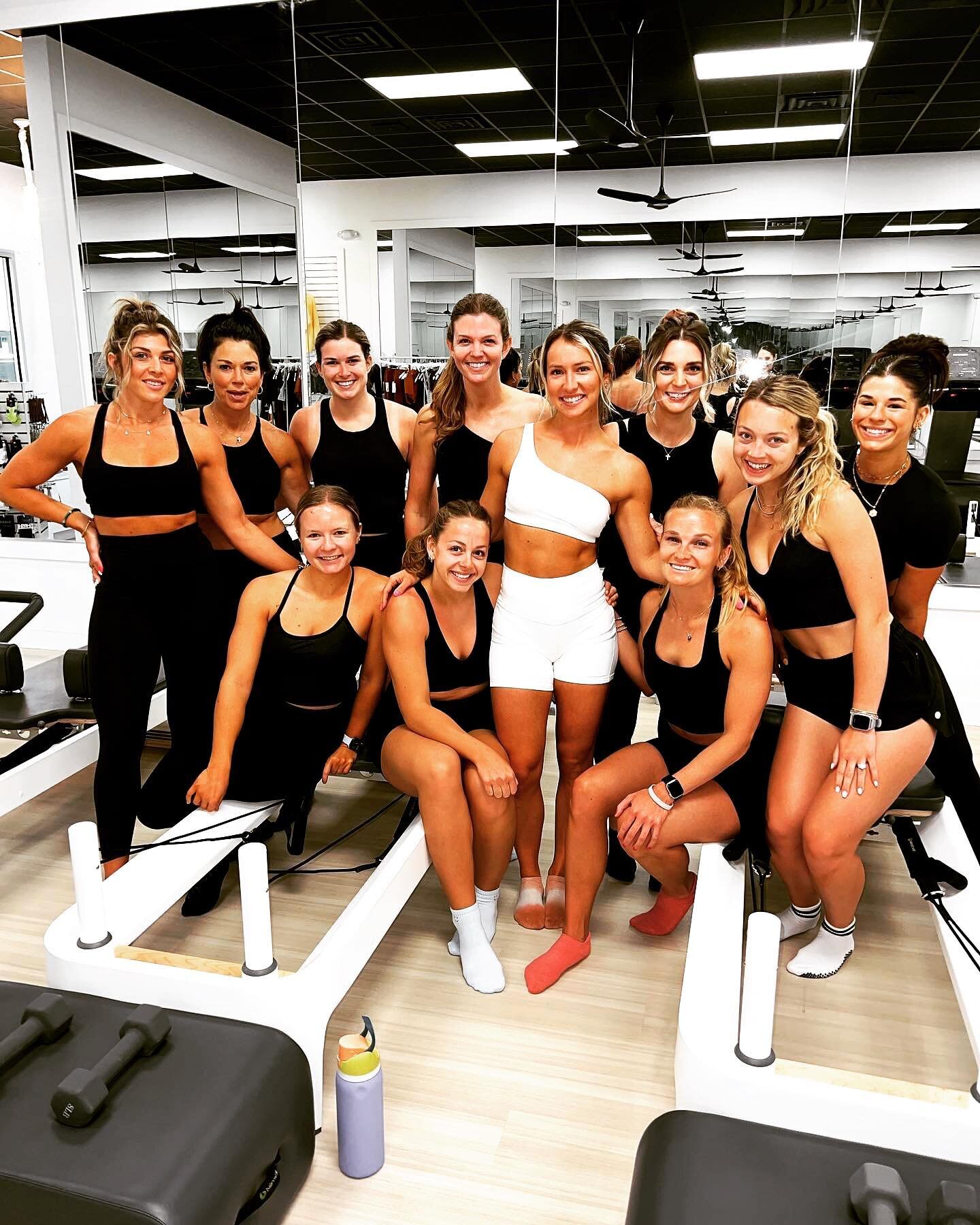 Can we talk about how cute (and fit) this bachelorette party is?!?! Congrats to @__mj_fit__ 👰&zwj;♀️ 💍 &amp; props (no pun intended) to her krewe for braving the weather AND coordinating their weekend apparel all the way down to the Saturday workou