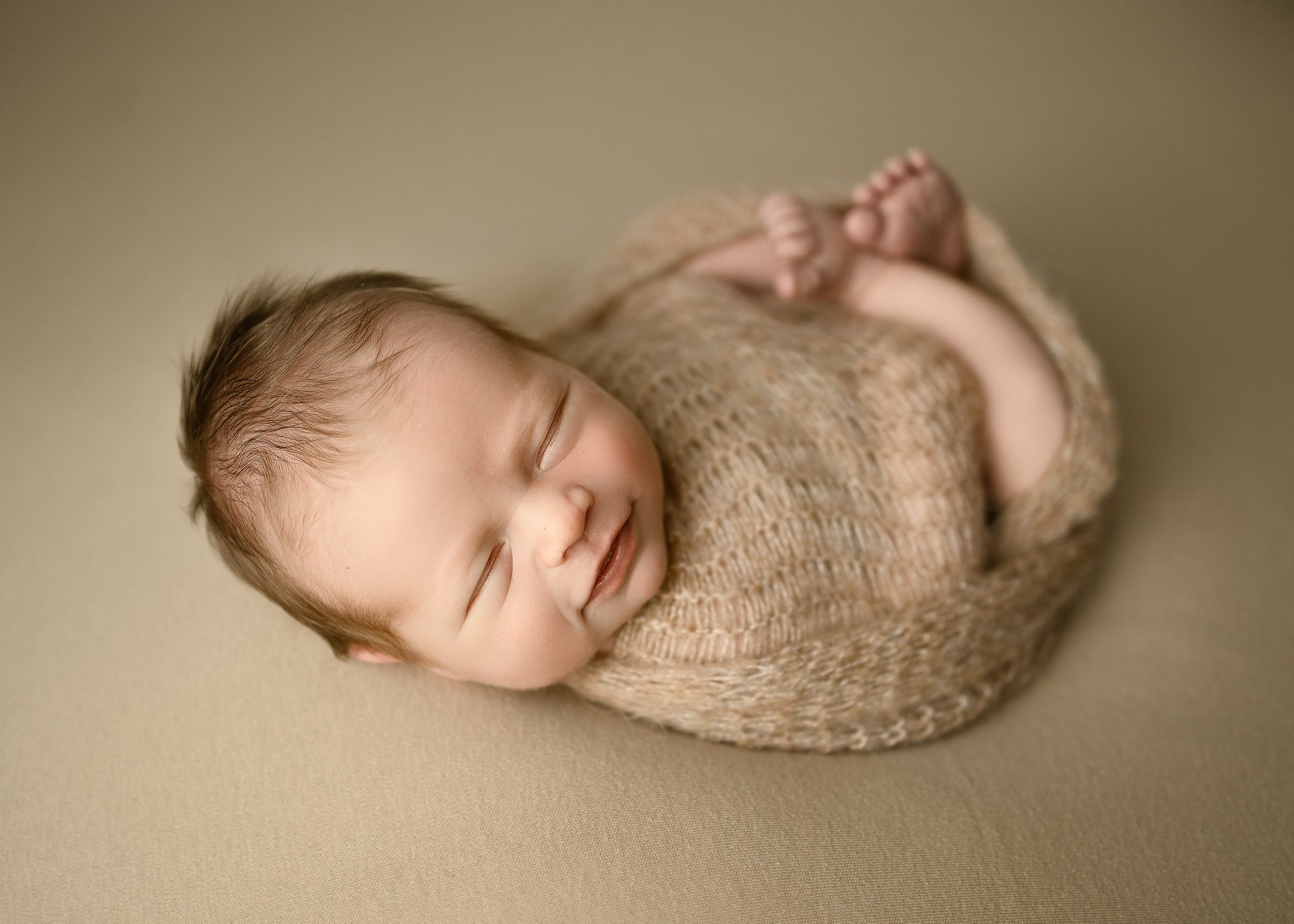 Best Newborn Photography Charleston West Virginia. Studio Maternity Photos indoor Nitro WV Baby and child photographer near me Belle WV Pregnancy Photoshoot Hurricane WV Indoor maternity photographers Teays Valley WV Best Newborn Photos South Charles