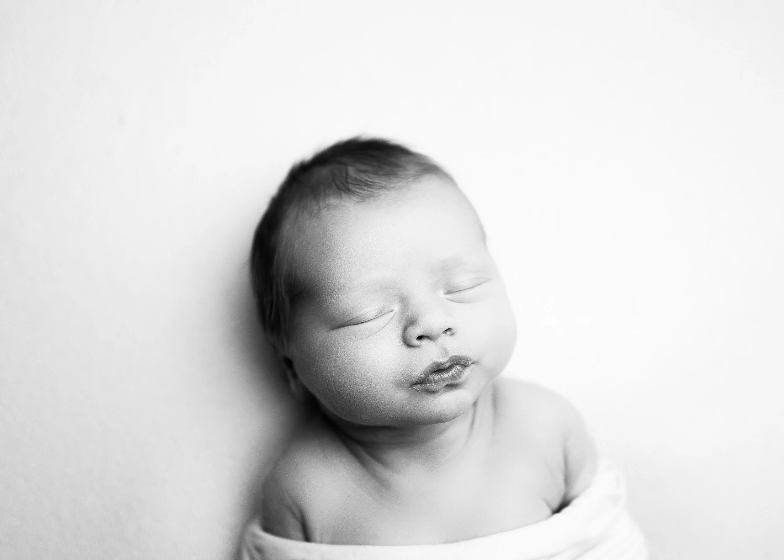 Best Newborn Photography Charleston West Virginia. Studio Maternity Photos indoor Nitro WV Baby and child photographer near me Belle WV Pregnancy Photoshoot Hurricane WV Indoor maternity photographers Teays Valley WV Best Newborn Photos South Charles