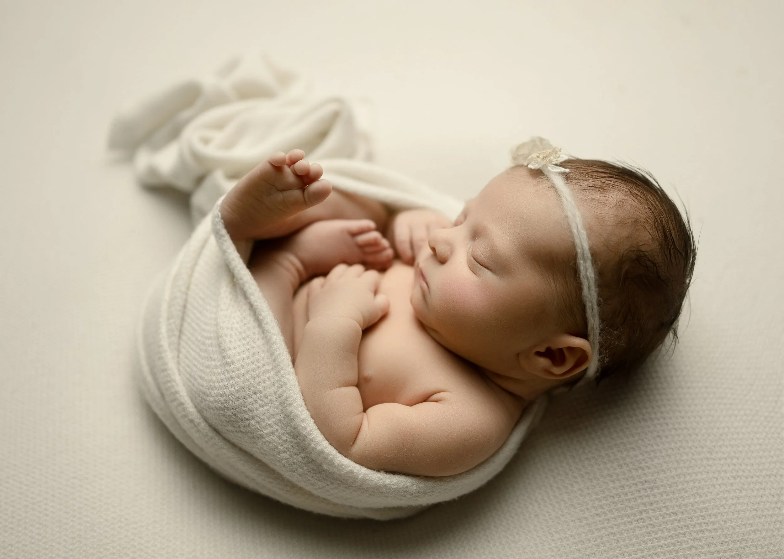 Best Newborn Photography Charleston West Virginia. Studio Maternity Photos indoor Nitro WV Baby and child photographer near me Belle WV Pregnancy Photoshoot Hurricane WV Indoor maternity photographers Teays Valley WV Best Newborn Photos South Charles