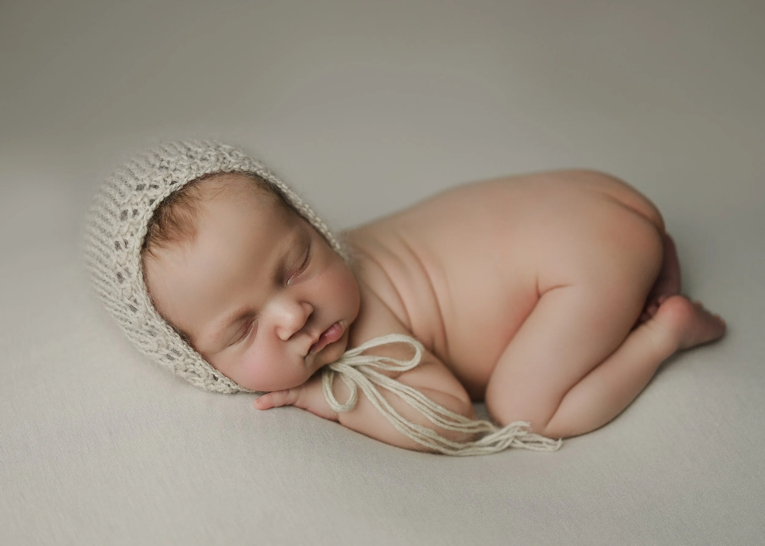 Family photographer Charleston WV. Best baby photos near me. Winfield WV Pregnancy Photographer. Hurricane WV newborn photographer. Indoor photography studio. Belle WV milestone photographer. 