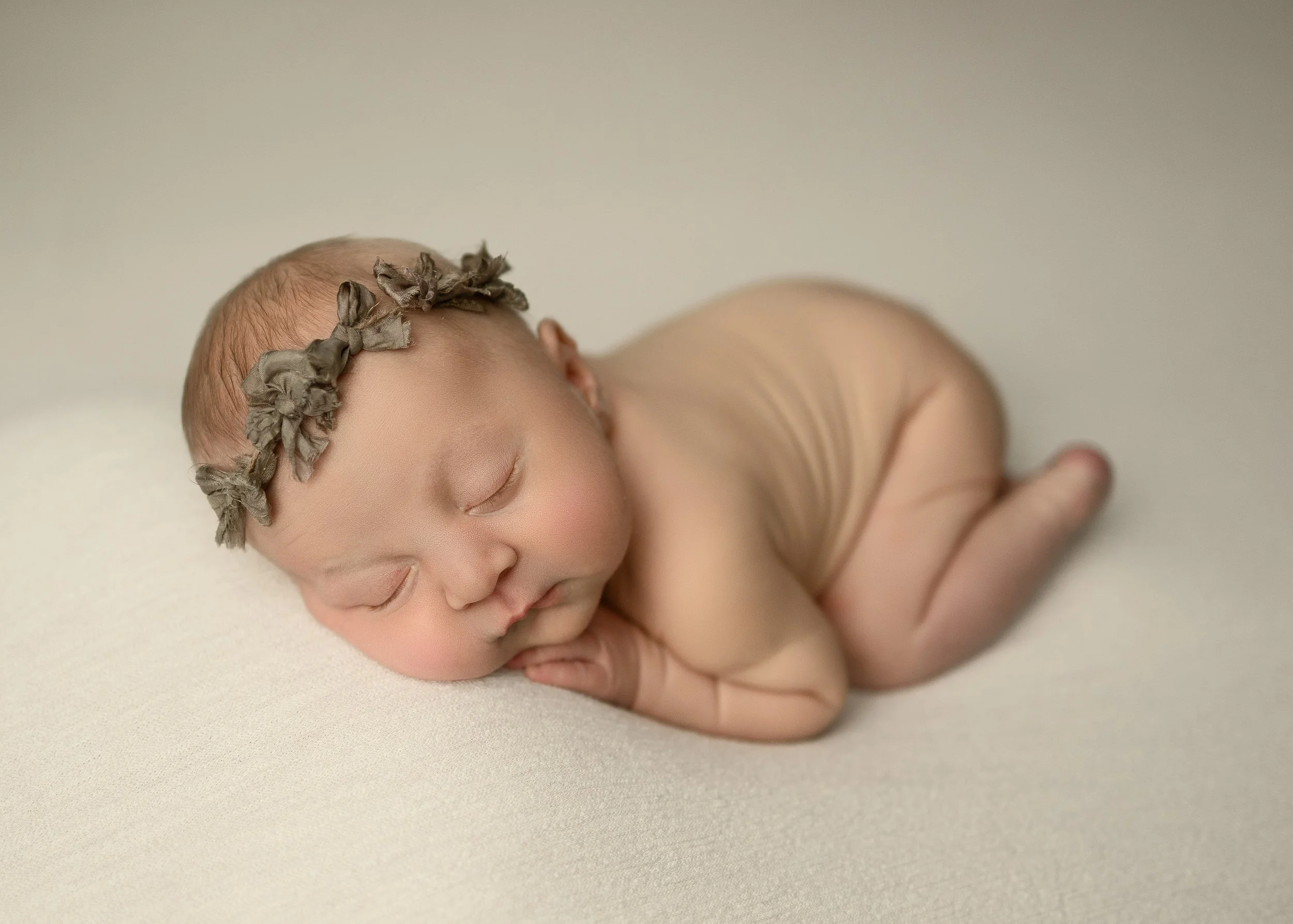 best maternity photos near Charleston WV. indoor pregnancy photographers in South Charleston WV. baby bump photos indoors Cross Lanes WV. Studio maternity pictures located in Huntington WV.
