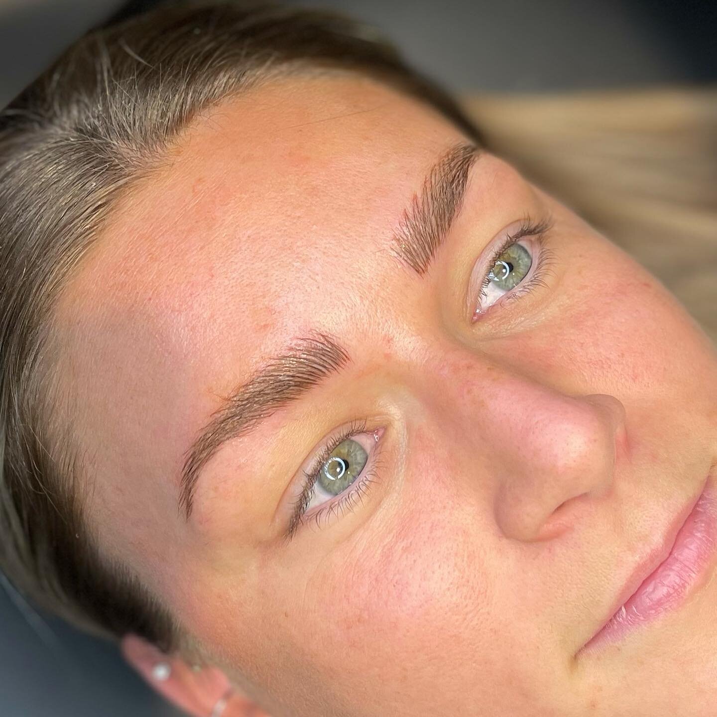 One of my favourite brow sets to date:) #kelownamicroblading #microblading #ylw #smallbusiness #permanentmakeupartist