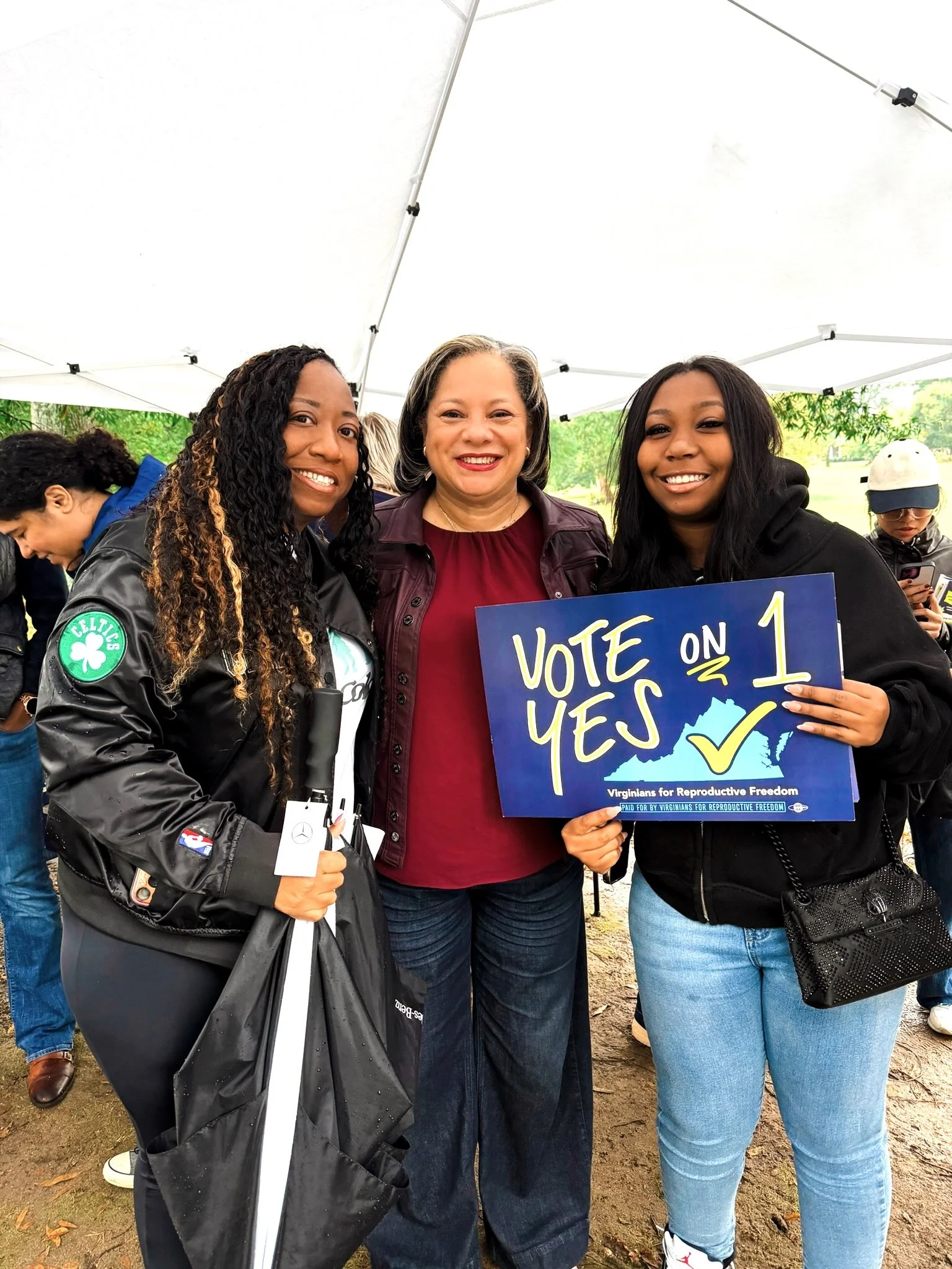 🌧️🤎 Rain didn&rsquo;t stop us, RVA.

Yesterday we knocked doors across Richmond with Congresswoman Jennifer McClellan @jennmcclellanva and our ED, @iamkendadenia 👏🏽

Behind every door we knocked was a morning that started early: volunteers showin