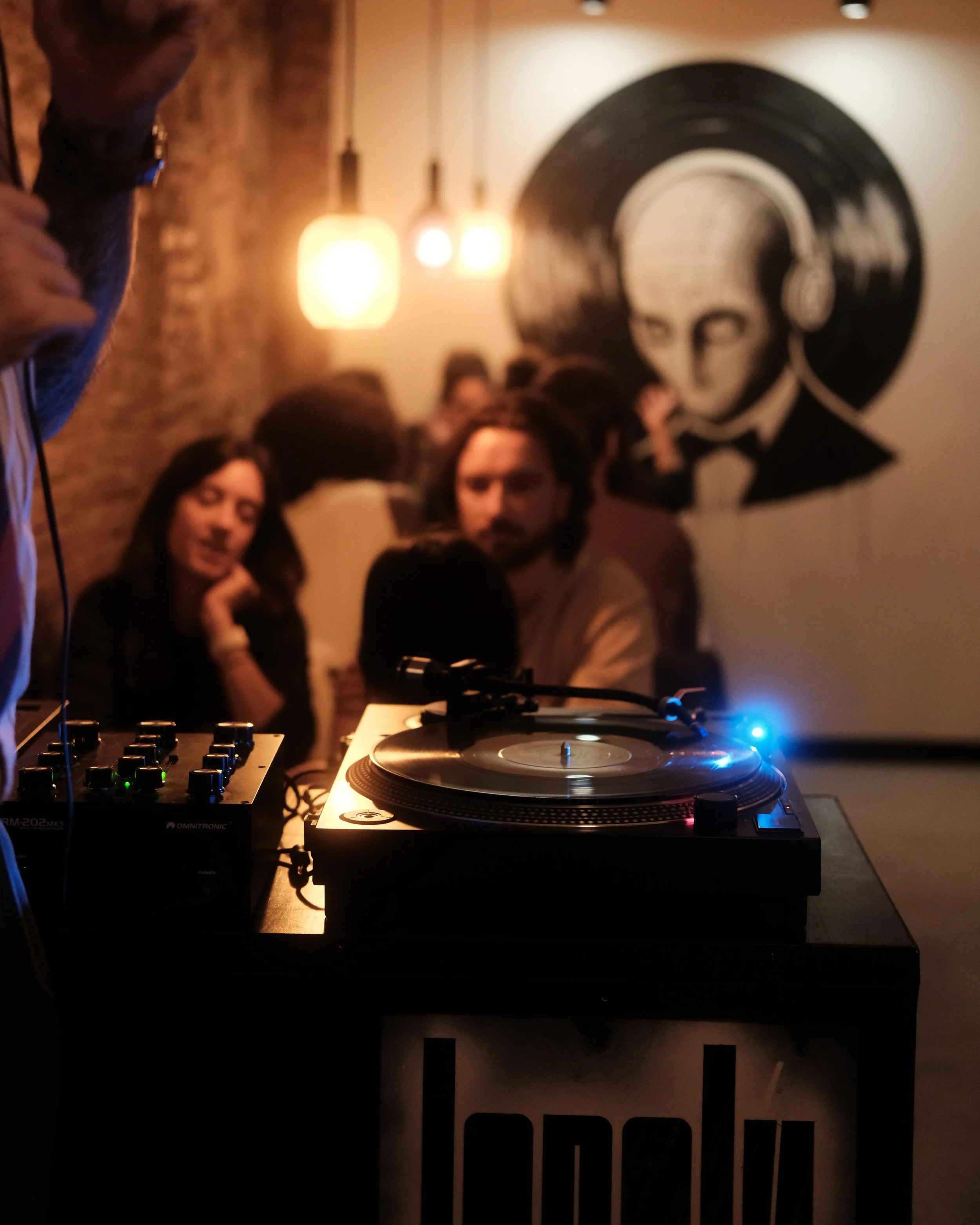 Lonely Bar Hi-Fi Barcelona