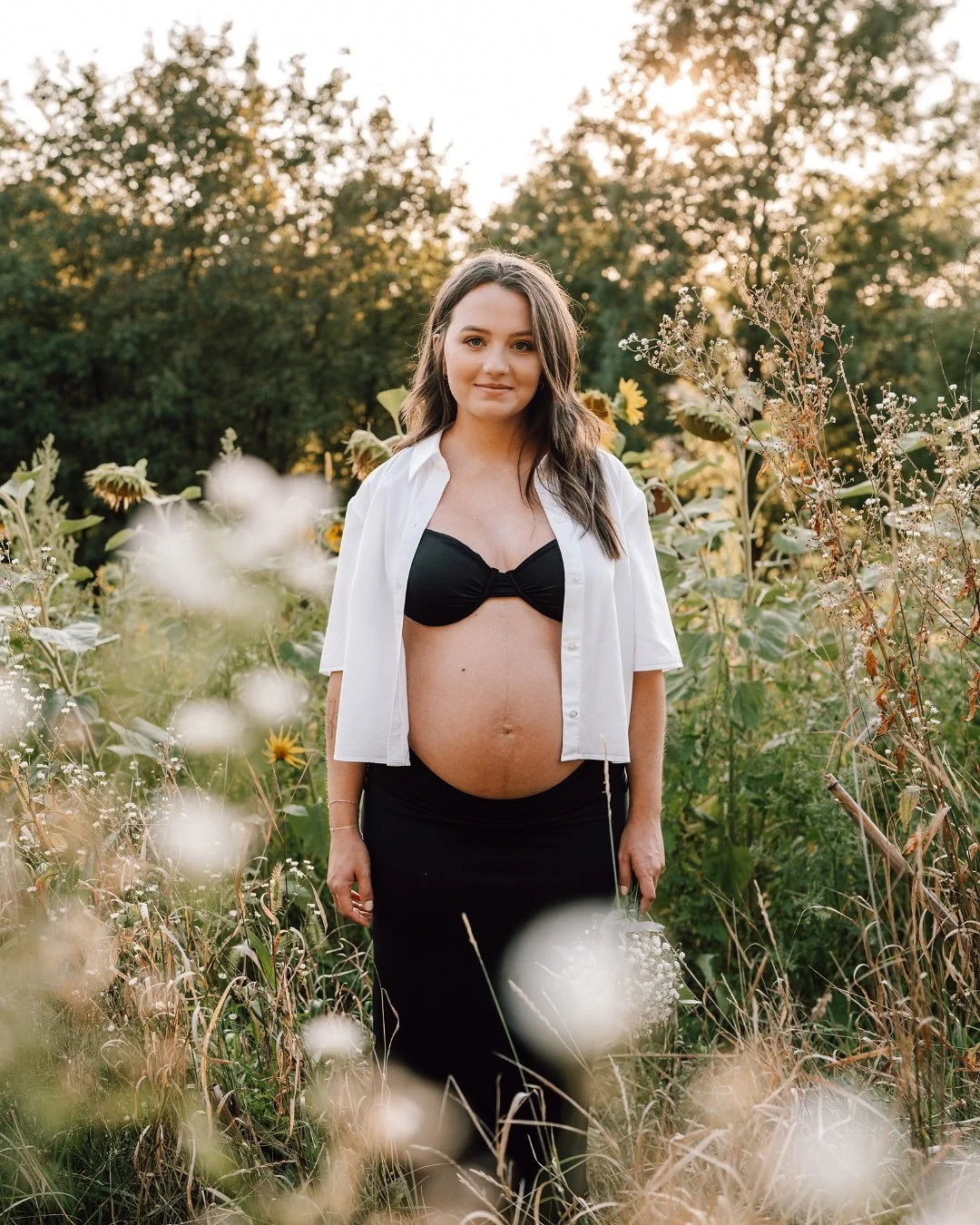 Offline wegen meinem eigenen Baby - zurück mit einem tieferen Blick auf die Zeit der Schwangerschaft! 🥹
Hab ja vorher schon gerne schwangere Frauen alleine fotografiert und jetzt einfach noch lieber, weil ich meine eigene Empfindung gegenü