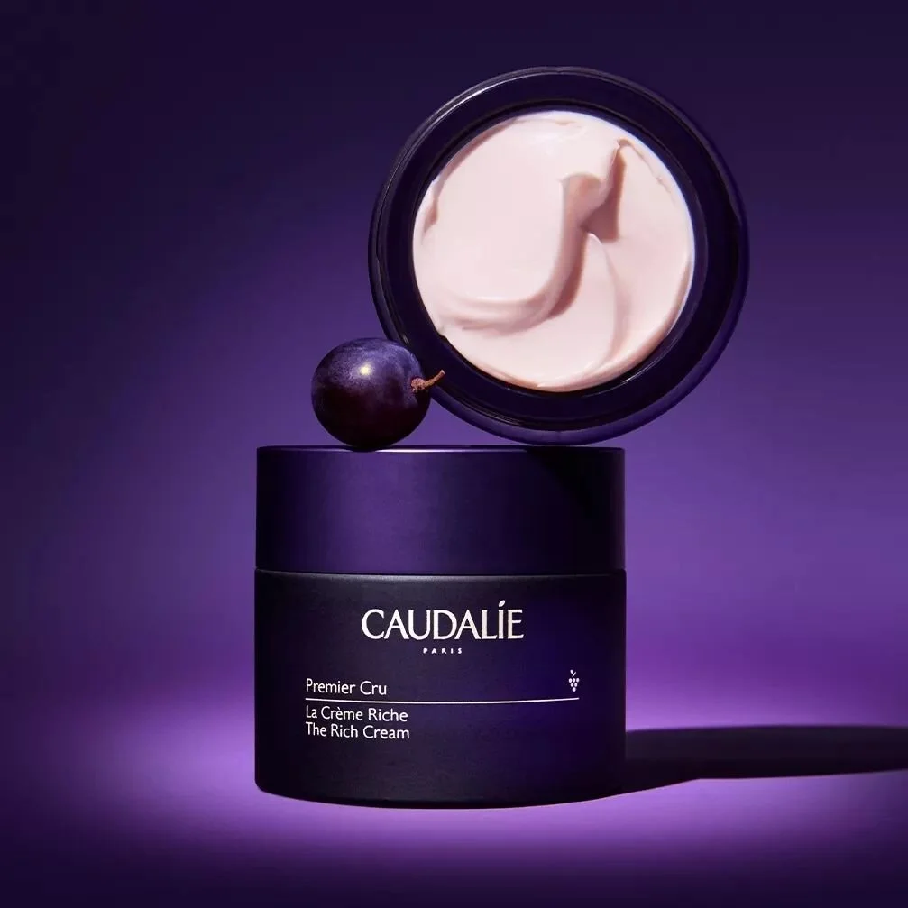 Premier Cru La Creme 🍇💎

What is it ?

The Rich Cream is a deeply nourishing anti-ageing cream powered by patented TET8&trade; technology to correct the 8 signs of ageing without compromise: deep wrinkles, fine lines, firmness, volume, elasticity, 