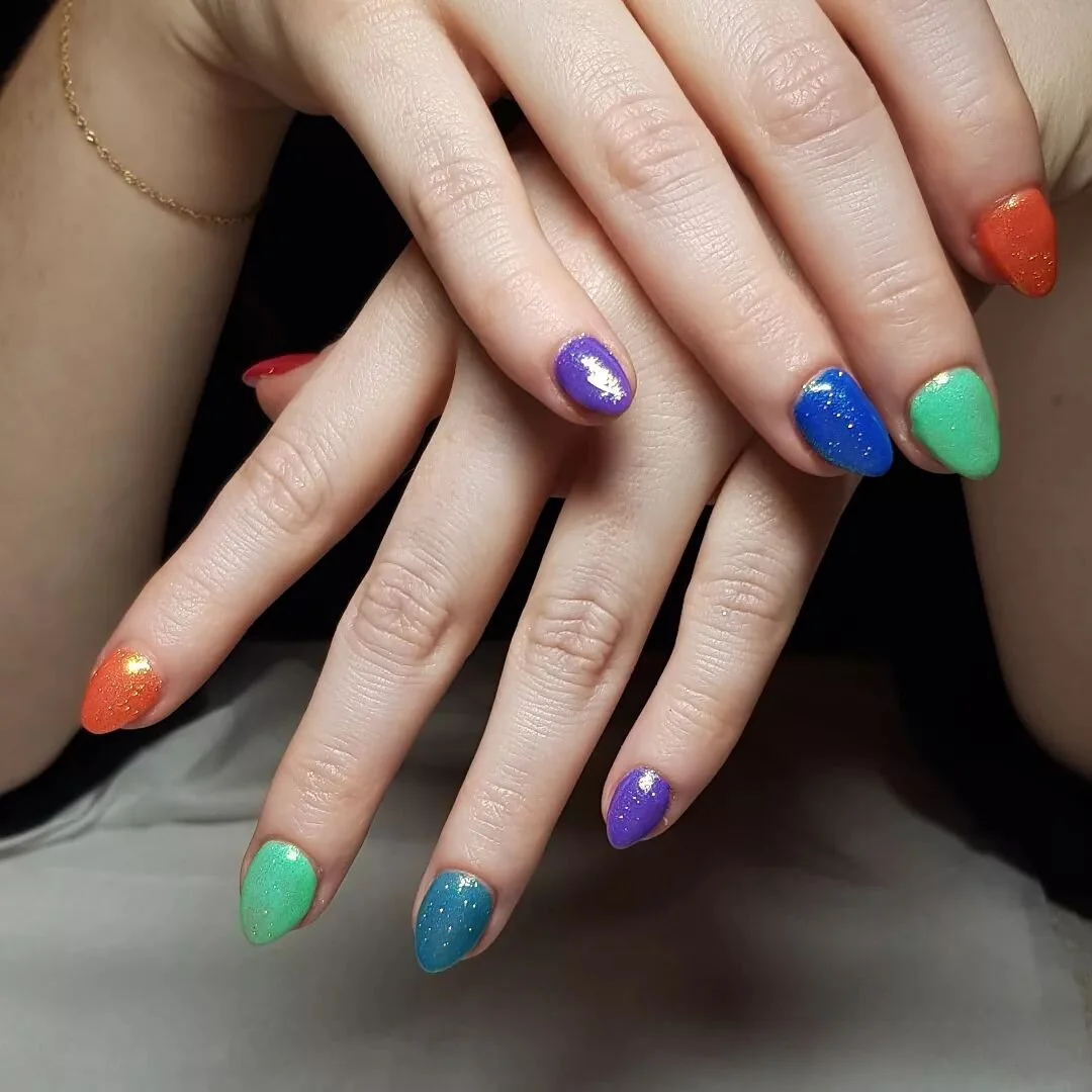 Frosted Rainbow 🌈

Beautiful @glitterbels acrylic overlay on natural nails. 

 @jessicanailsuk #gelerationbyjessica 
@lovelecente 

#gelerationbyjessica #glitterbels #gardenspahoughton #houghtononthehill #healthynails #stilettonails #nailsdesign #na