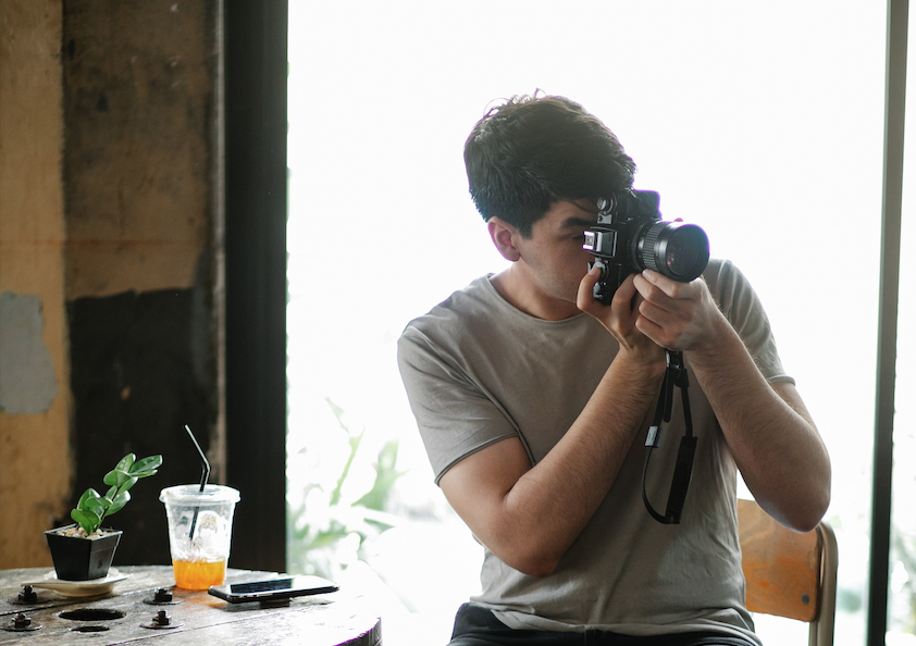 Horizontal vs. Vertical Photographs For Dating Profile Photos