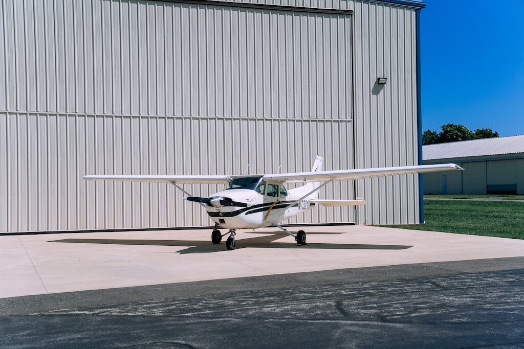 small-airplane-maryland-airport.jpg