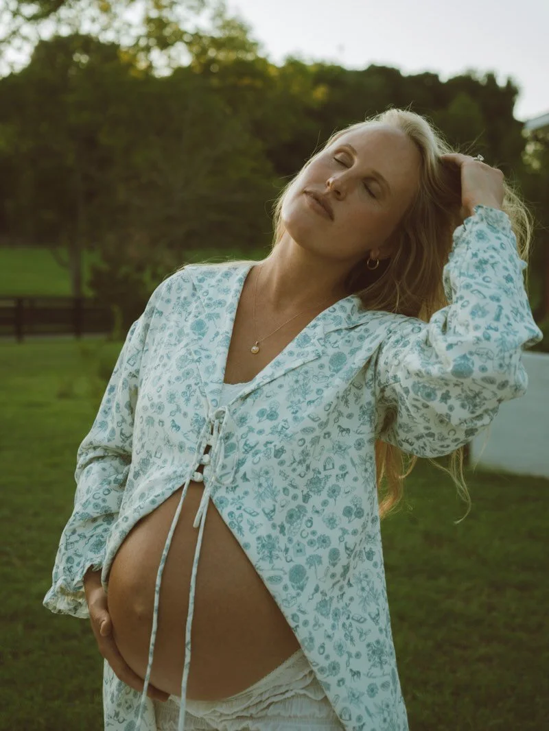 This stunning mama to be😍  Each shoot I take into consideration who you are, and make the photos contour to your story, desires, and season. 

Every client I see, I give over a lengthy questionnaire. I want to know who you are so we can create photo