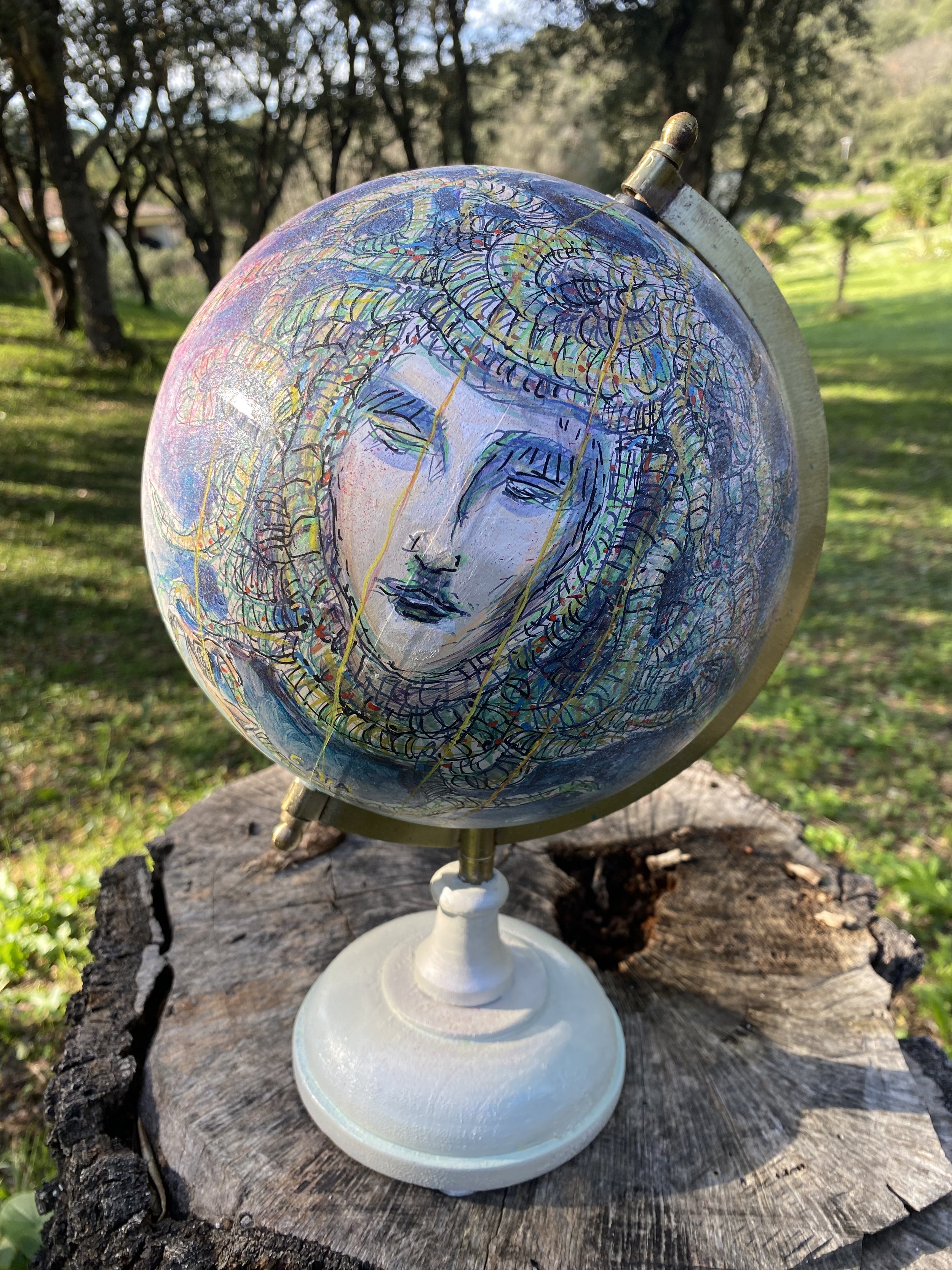 "Gaïa"  A247   Globe terrestre  33x20x22cm.