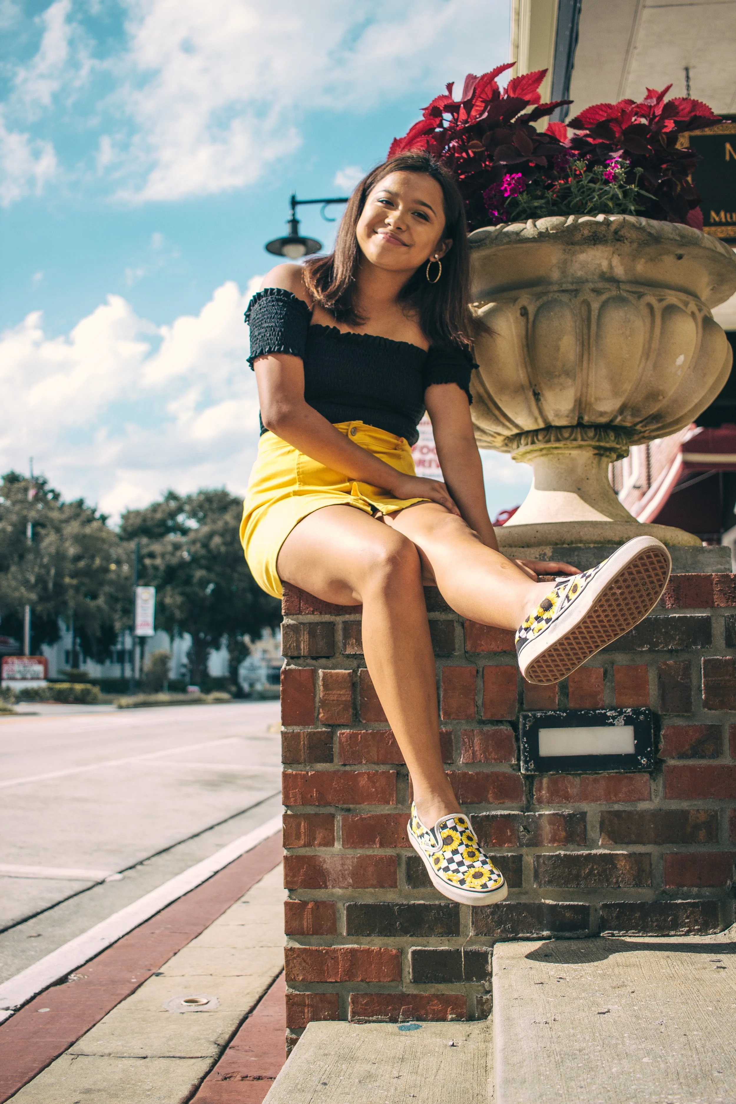 Gisselle pose Deland Florida senior photos