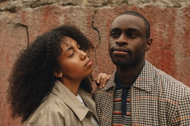 How to Know If You Need Couples Therapy (7 Signs You Shouldn’t Ignore)