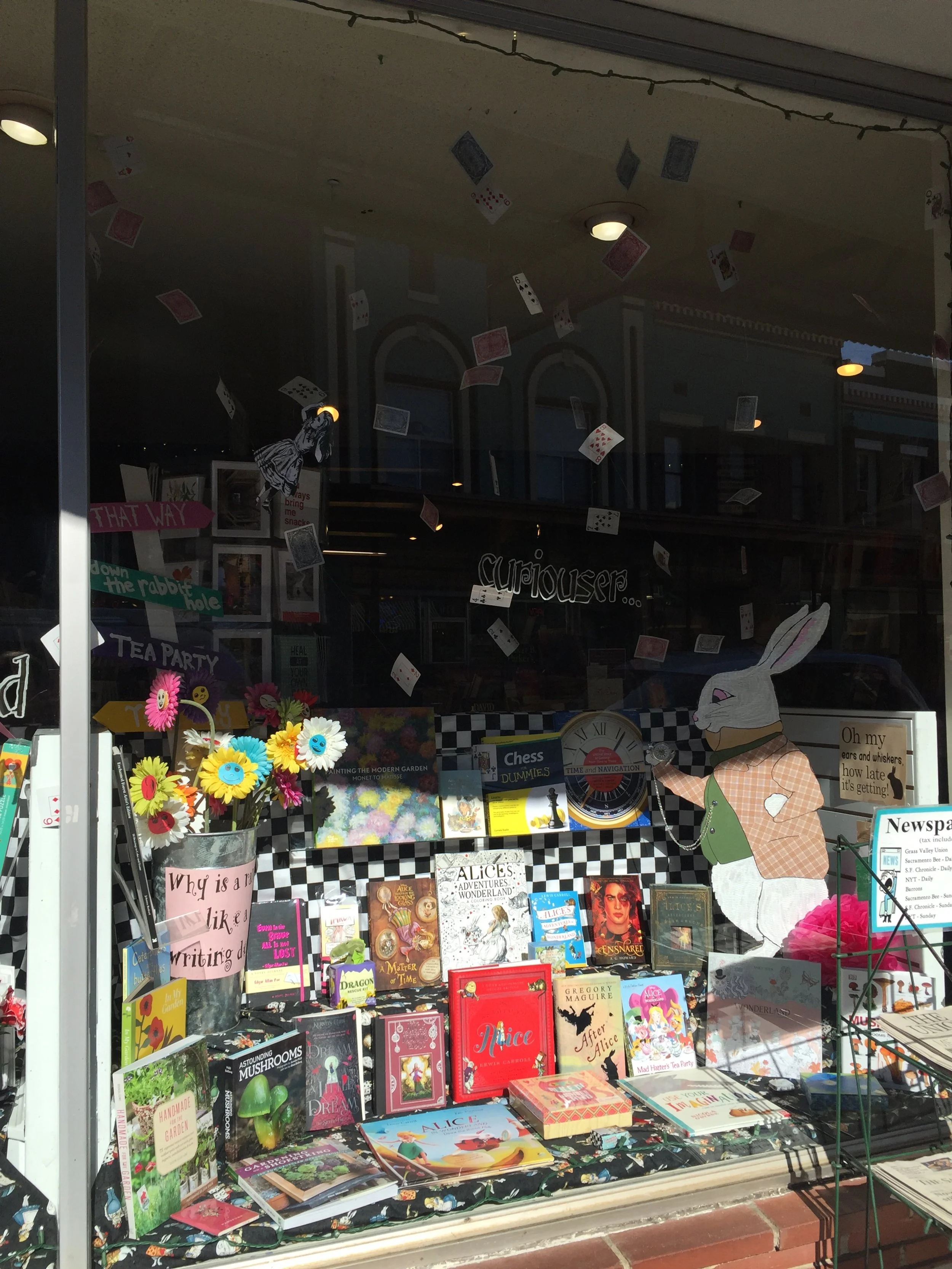 alice in wonderland II - bookstore