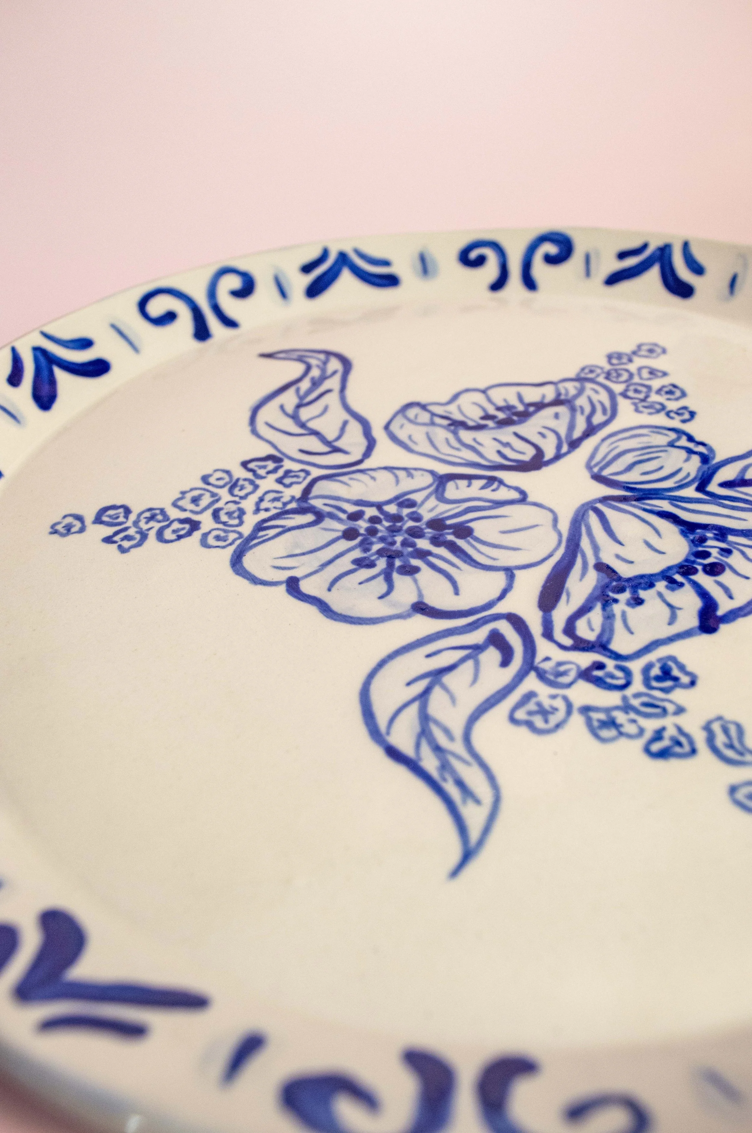 Blue Floral Centered Round Plate 5.jpg