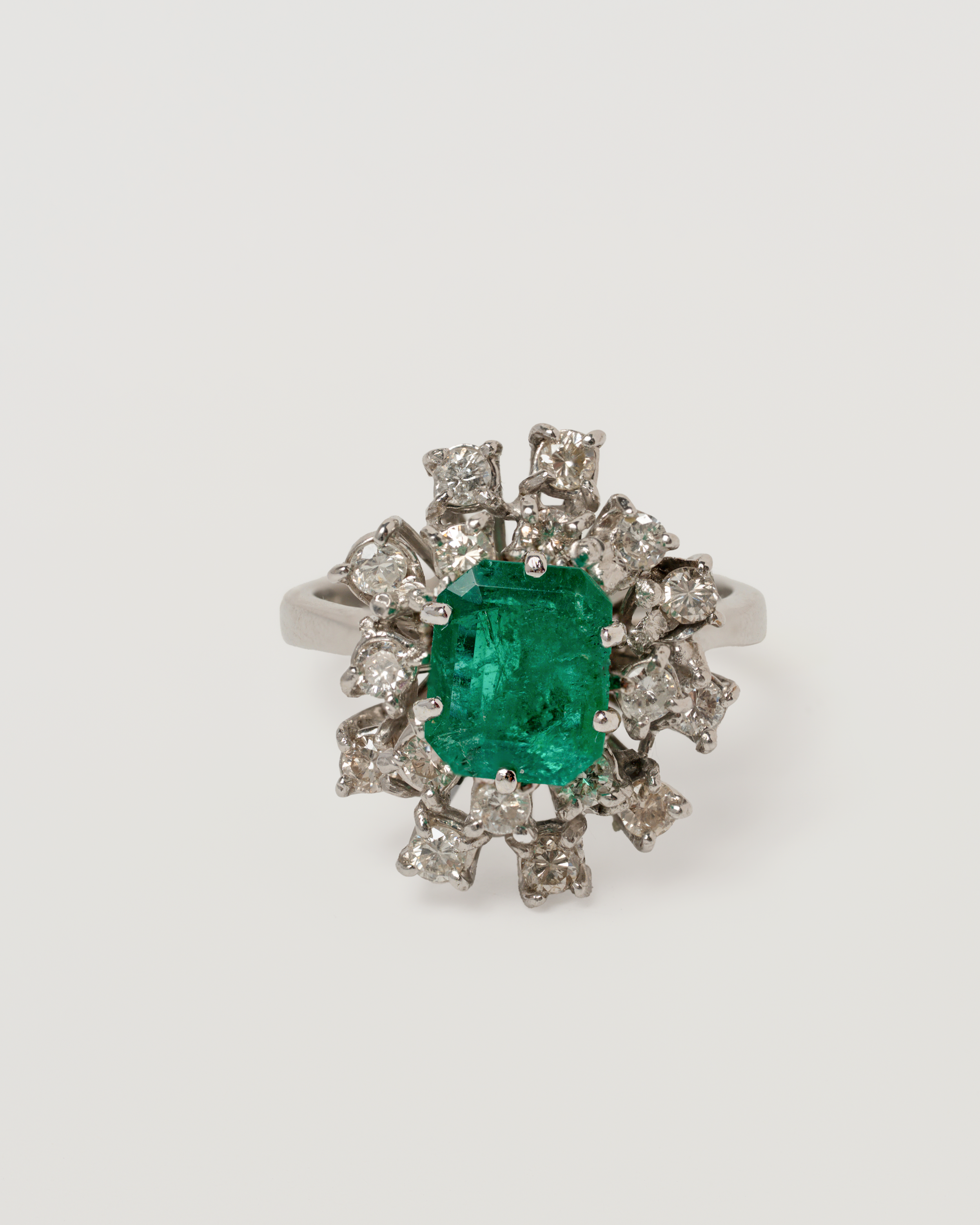 18KW Emerald + Dia Ring, cluster-1.png