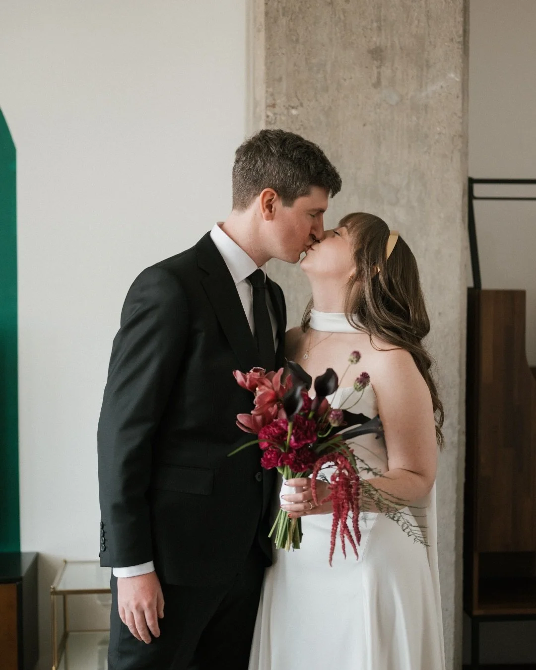 Can you even tell that it was a high of NINE degrees??!!? That&rsquo;s how warm and cozy this wedding day was.

Venue: @osteriaphilly @osteriaphillyweddings
Hotel: @staysosuite 
Florals: @sankofafloraldesign
HMUA: @air_bruch_faces
Cake: @newjunebaker