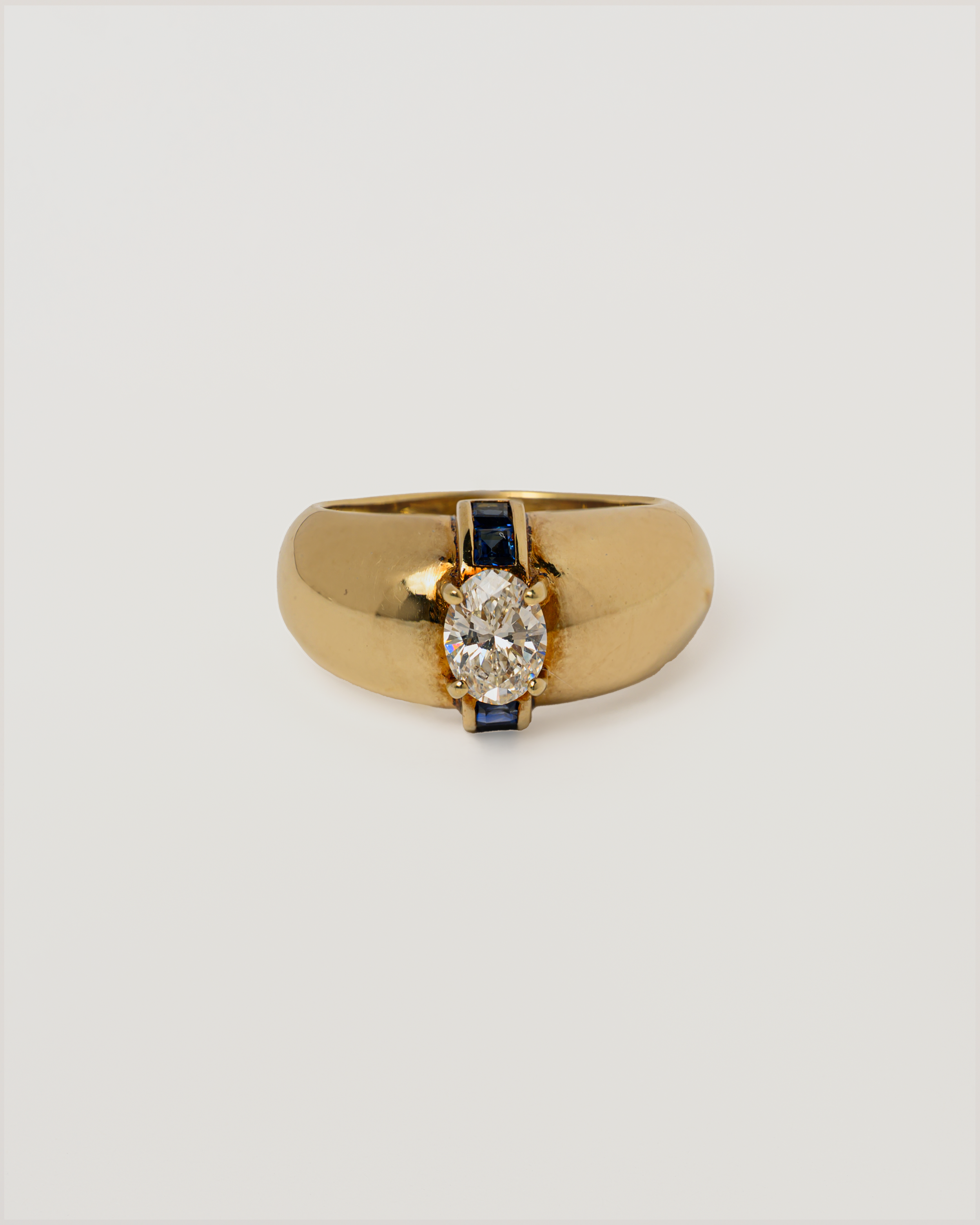 18KY Oval Dia + sapphire ring, chunky.png