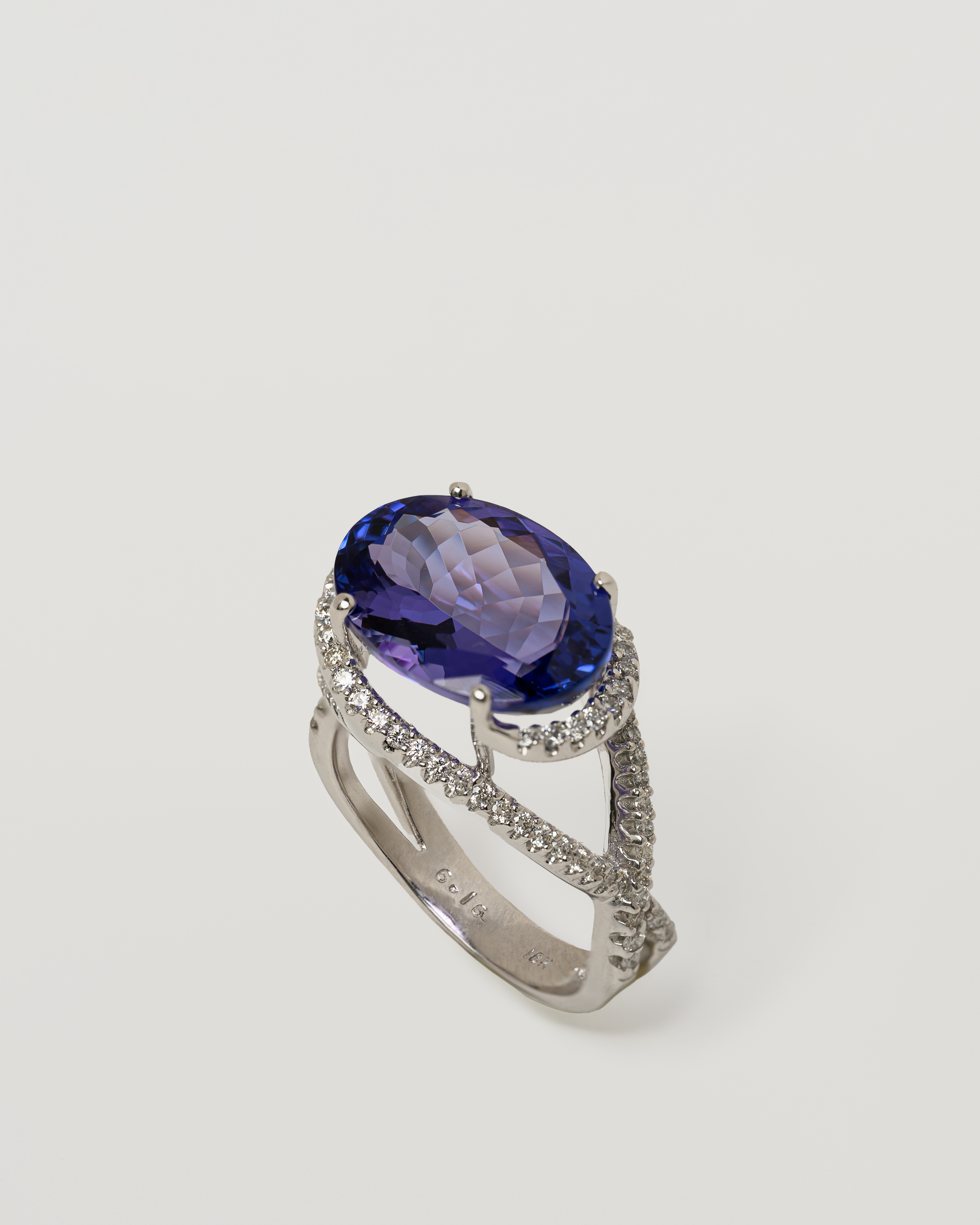 18KW 4ct Tanzaite + Dia Ring-3.png