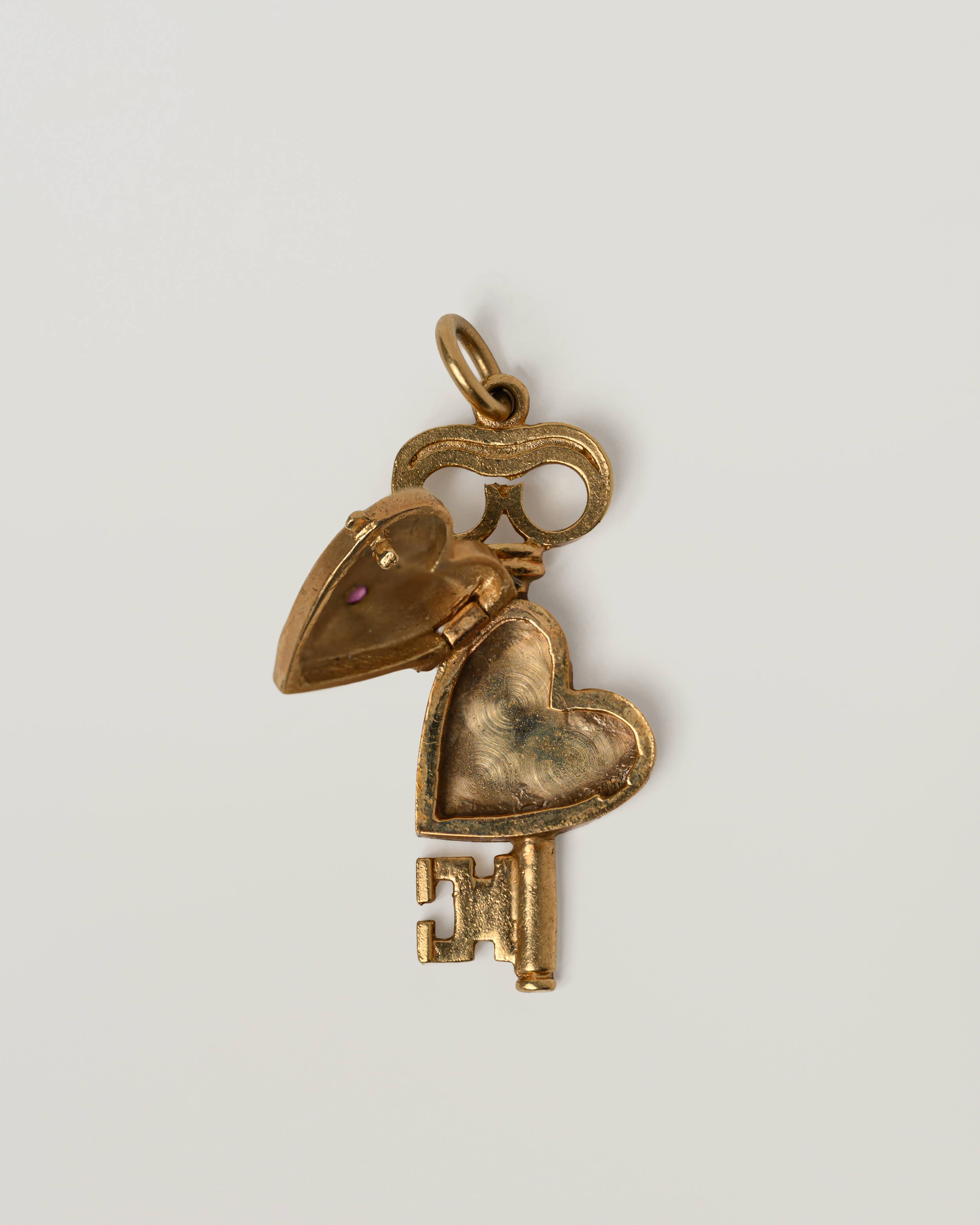 YG key + heart locket pendant-1-2.png