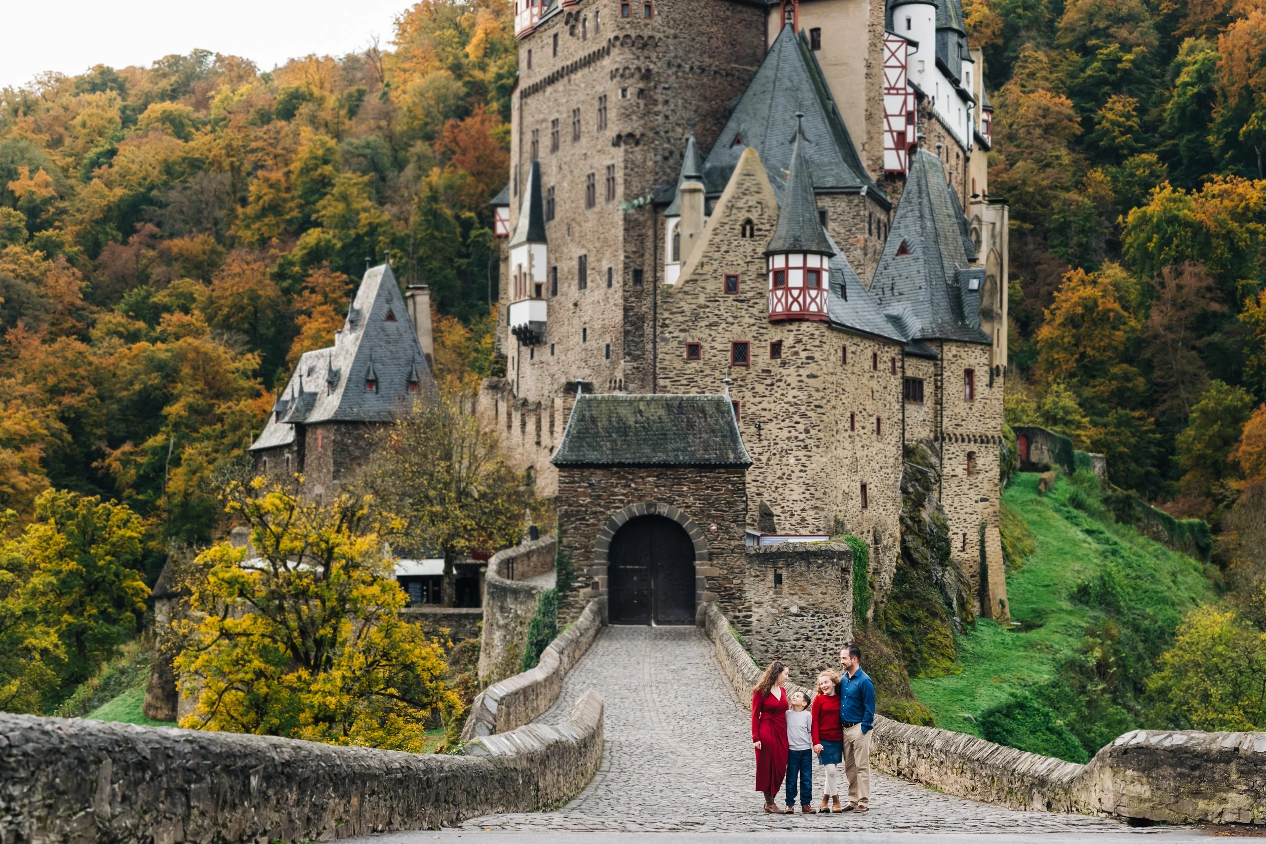 Burg Eltz Family Photos: Castle Views, Smart Planning, No Regrets
