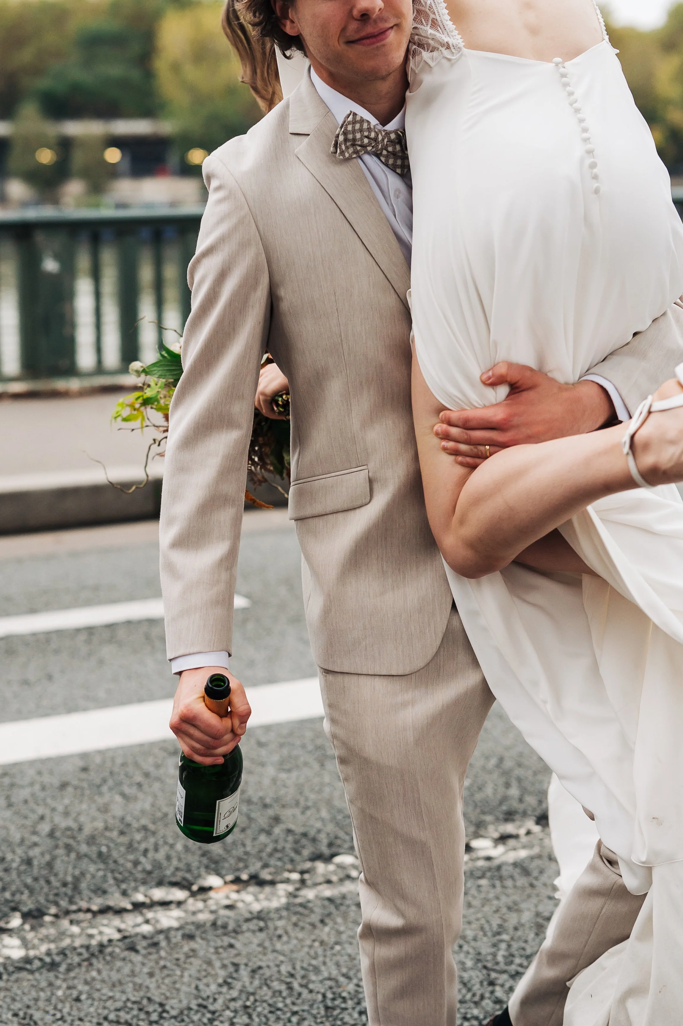 elopement photographer capturing intimate wedding ceremony