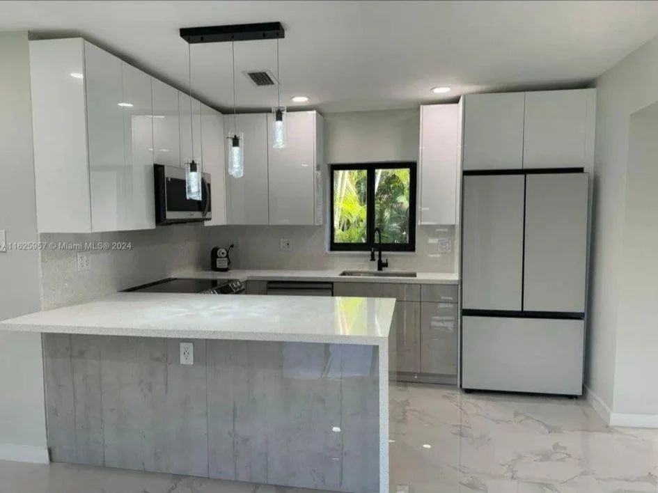 Modern High Gloss Kitchen - Hollywood