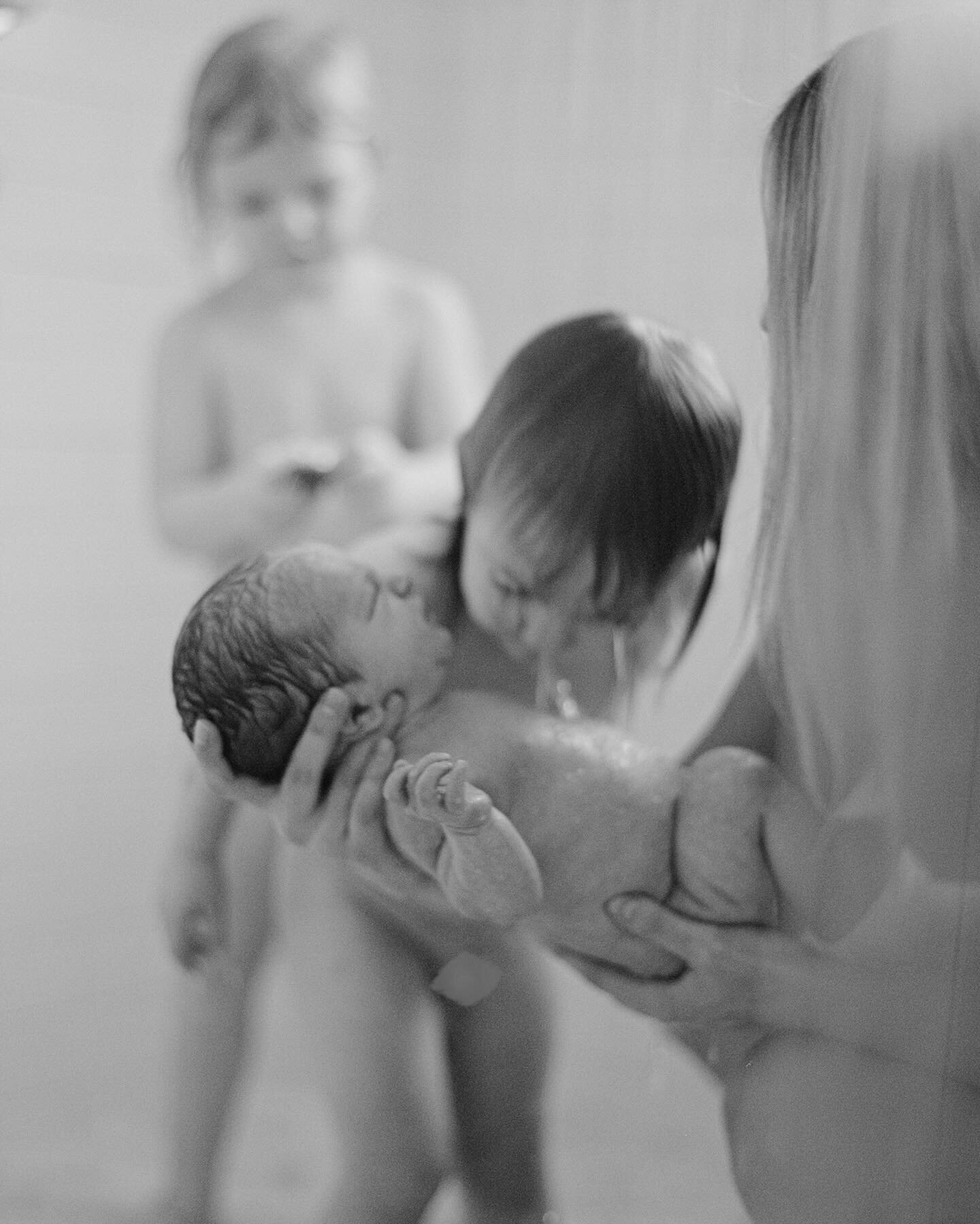 A postpartum shower with mother and her children.

My heart will never be the same since I began working intimately with mothers. It&rsquo;s an honour that I hold dearly. With each experience I feel a force, an interconnectedness that I&rsquo;m incre