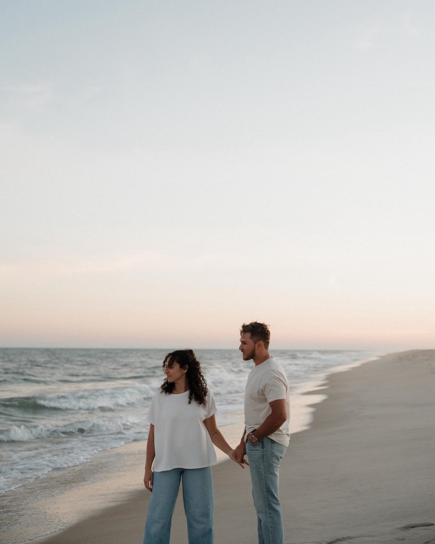 The most perfect first beach engagement session of the season 🥰 nothing beats a Robert Moses night 👏

#longislandphotographer #2027bride #beachengagementphotos #robertmoses