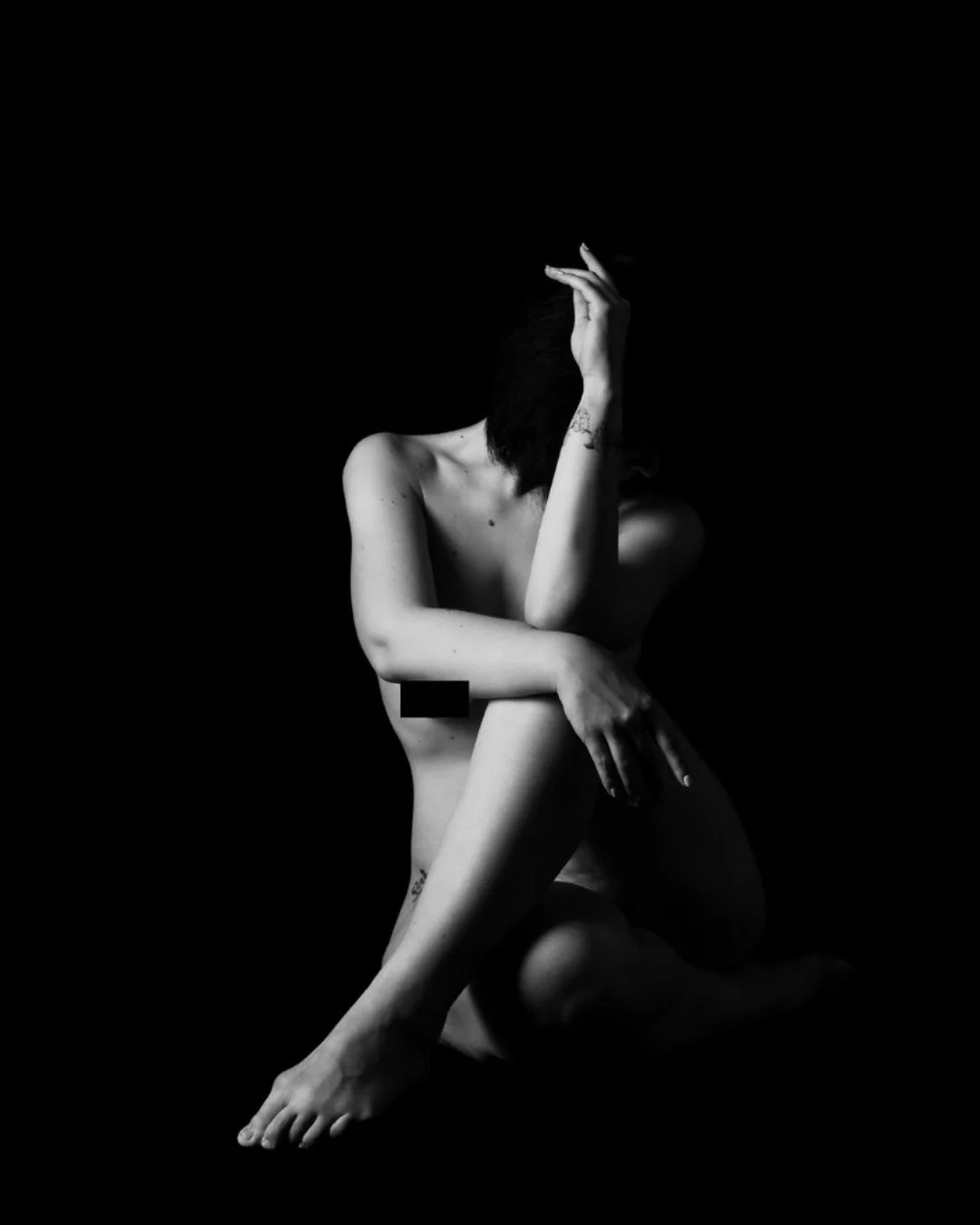 Sejtelmes művészi akt