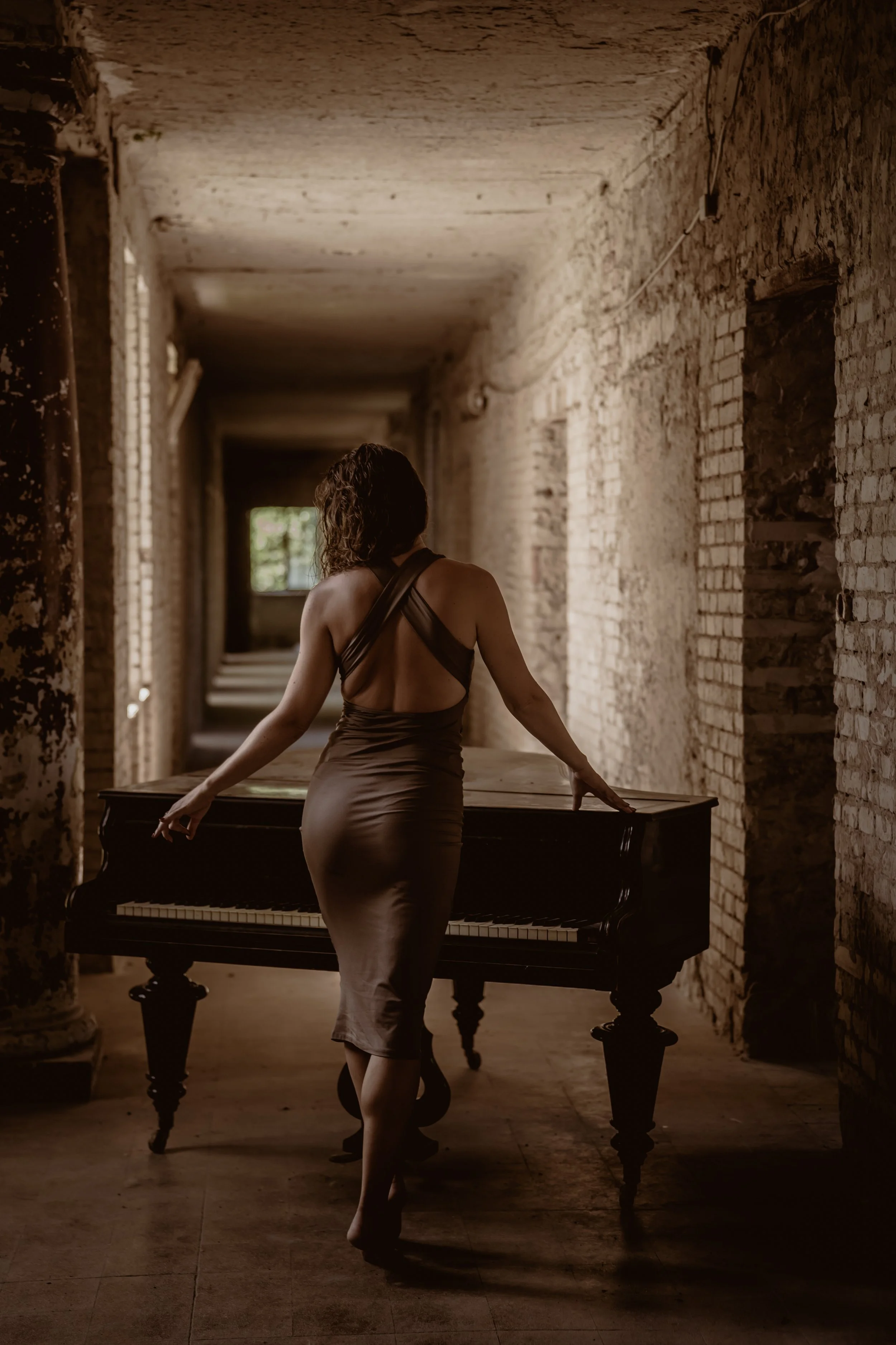 érzéki urbex fotózás elhagyatott palotában