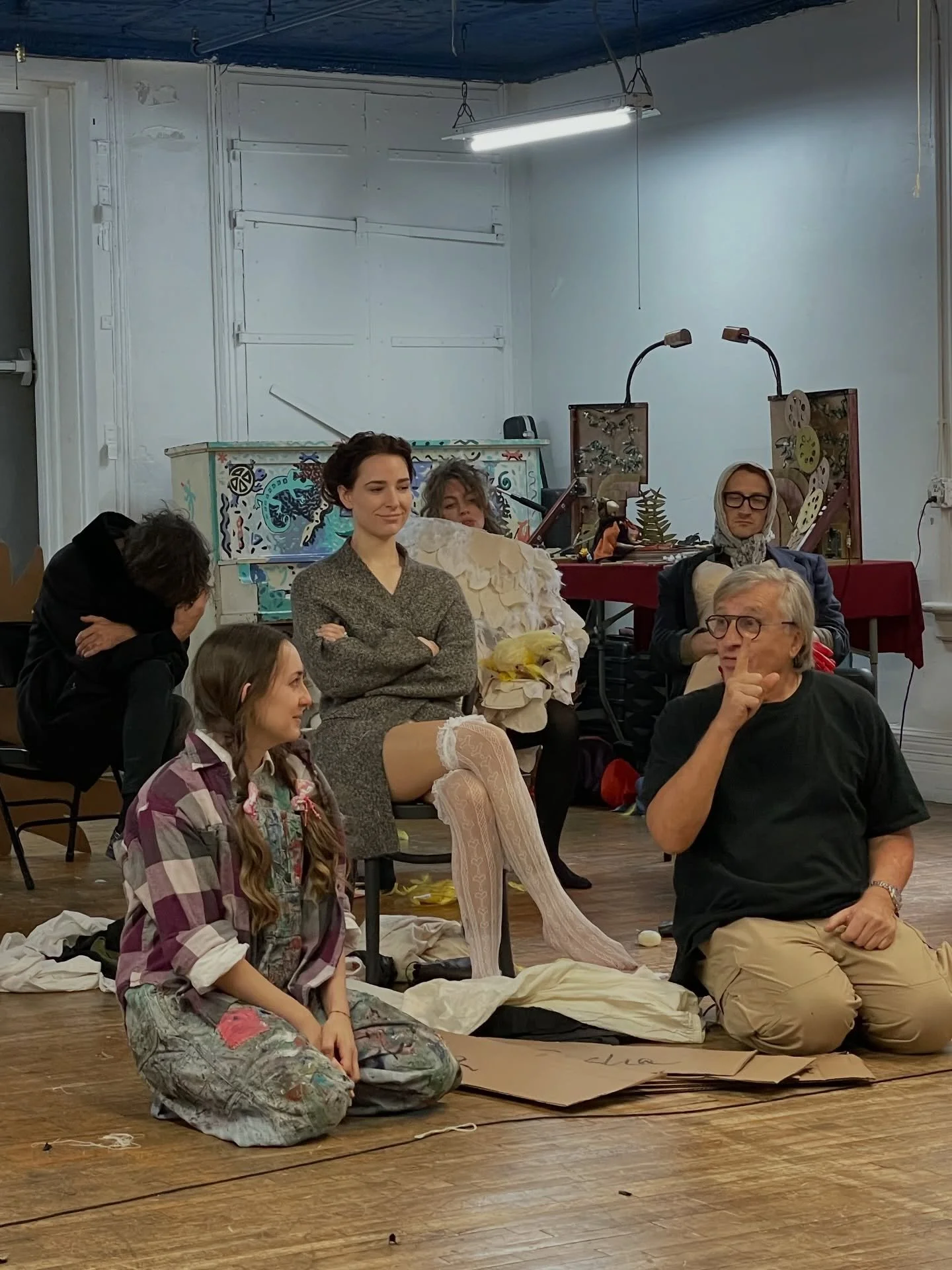 Rehearsals are a kind of laboratory.
A place where an artist
tries to recreate what exists 
only in their mind.

And when that idea meets reality,
there is no way to predict
what kind of discovery awaits at the end.

We&rsquo;re waiting for UNCLE VAN