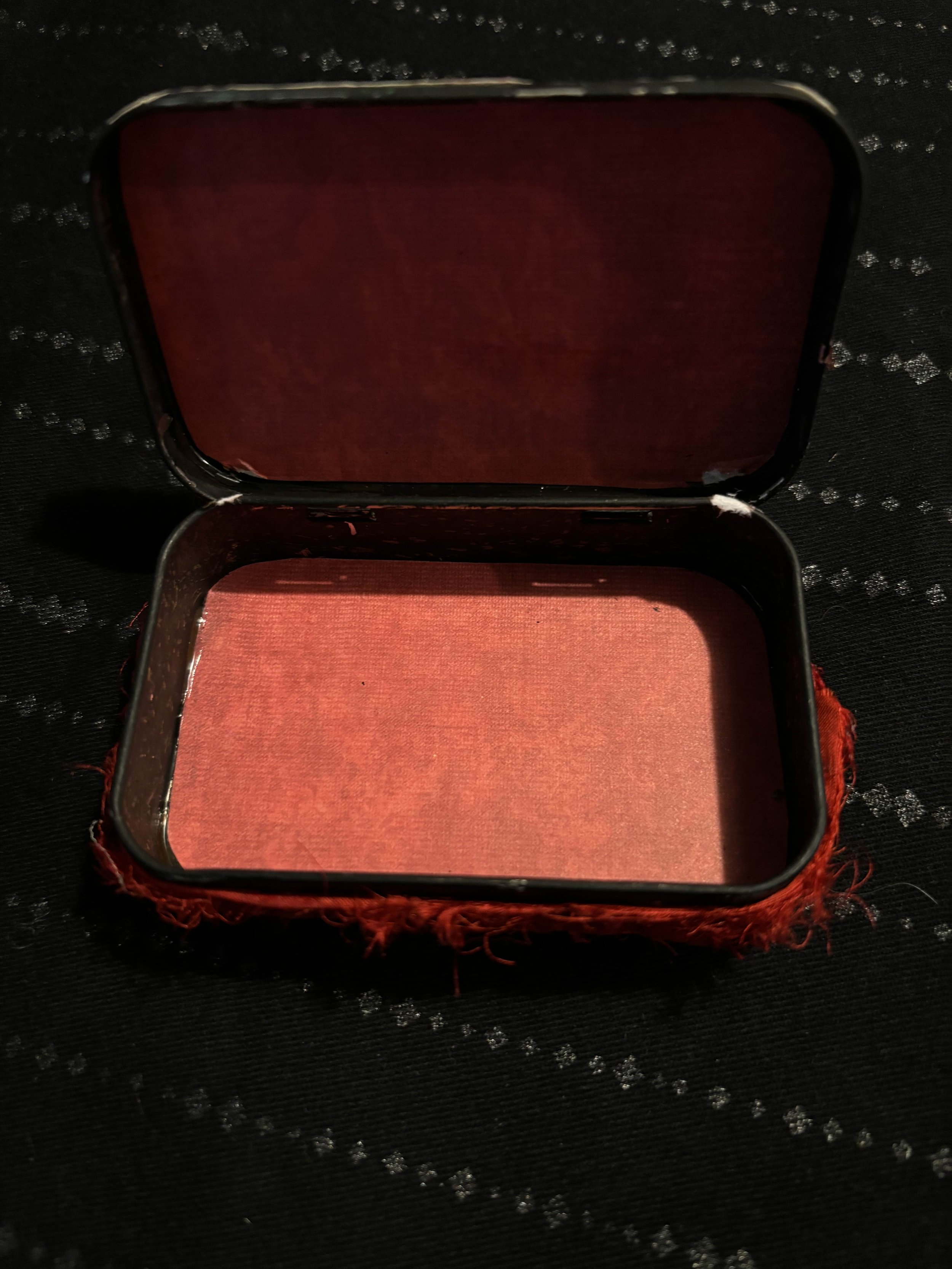 red cat tin 2.jpg
