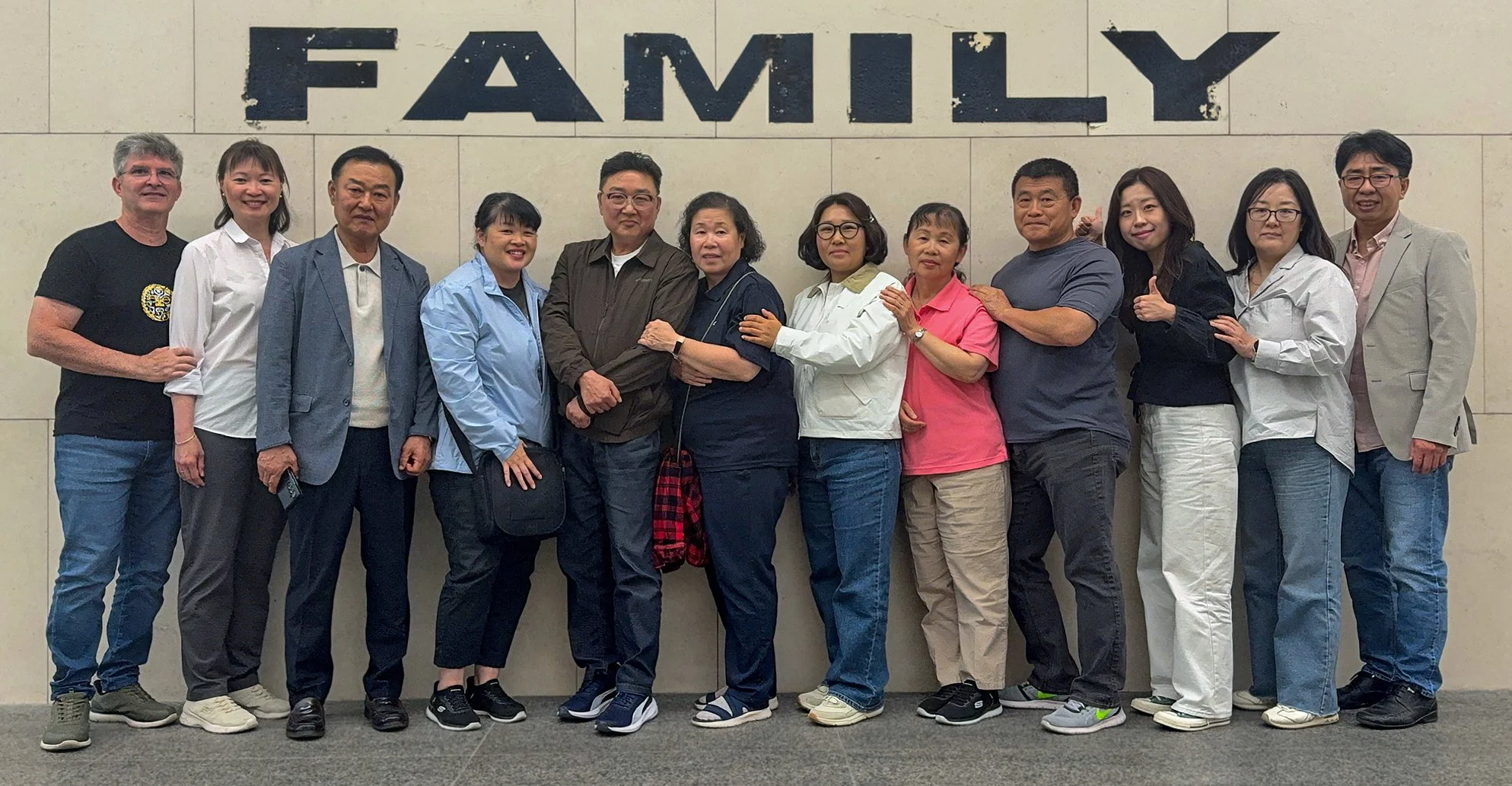 FAMILY-D7C7B588-326A-41DC-9134-F3A3639842B7 copy.jpg