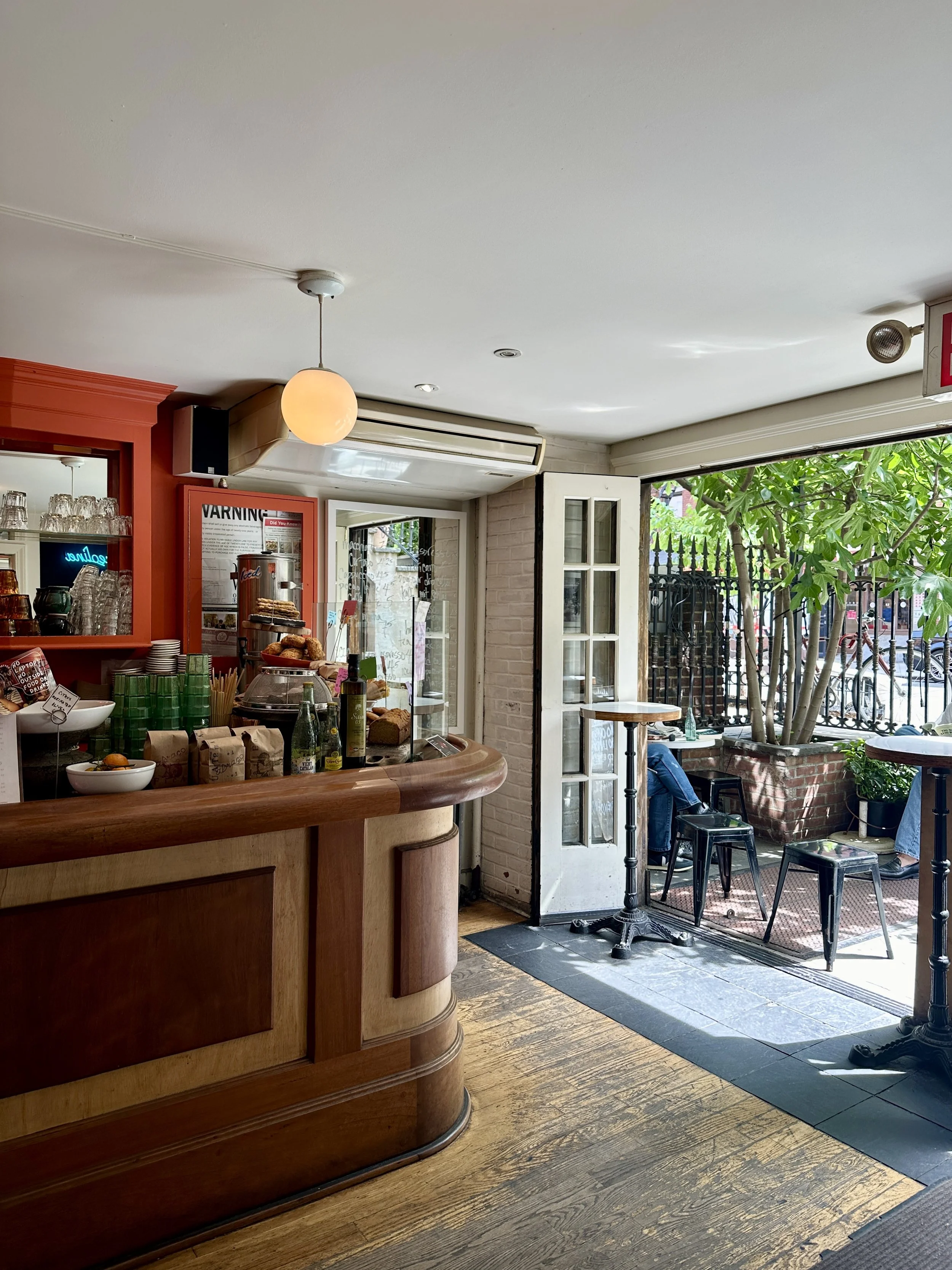 Abraço &amp; a mini EV gallery crawl