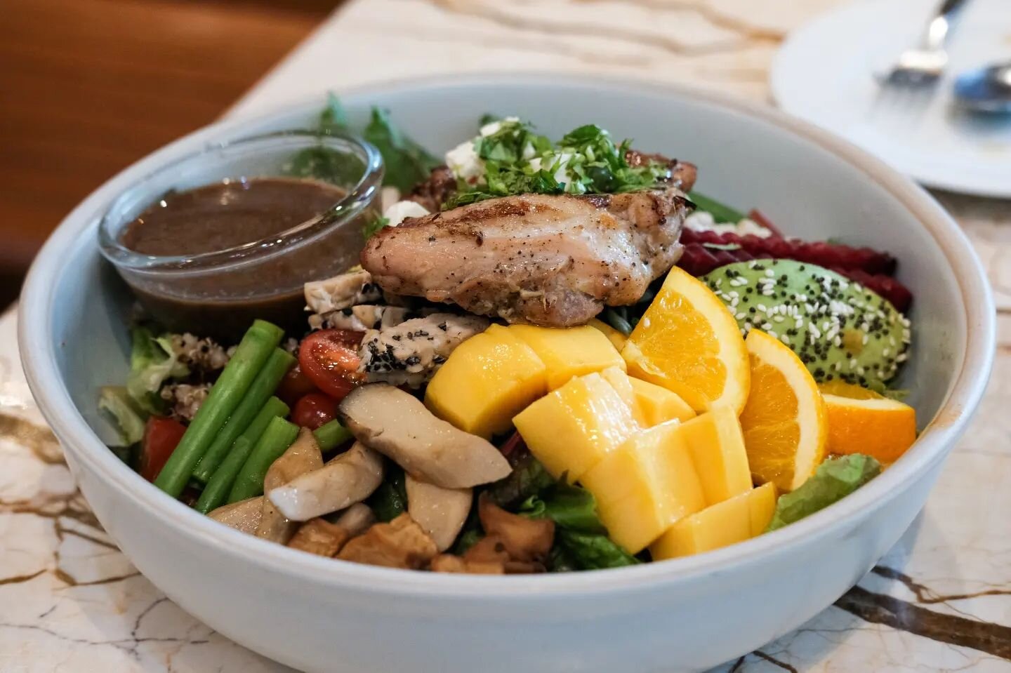 What I love most about Ohkajhu is their MASSIVE portions. We ordered a salad bowl and we expected a bowl, instead we got a tub and their side salad could easily be a full meal.
The organic ingredients were great as well, everything tasted great 😋

P