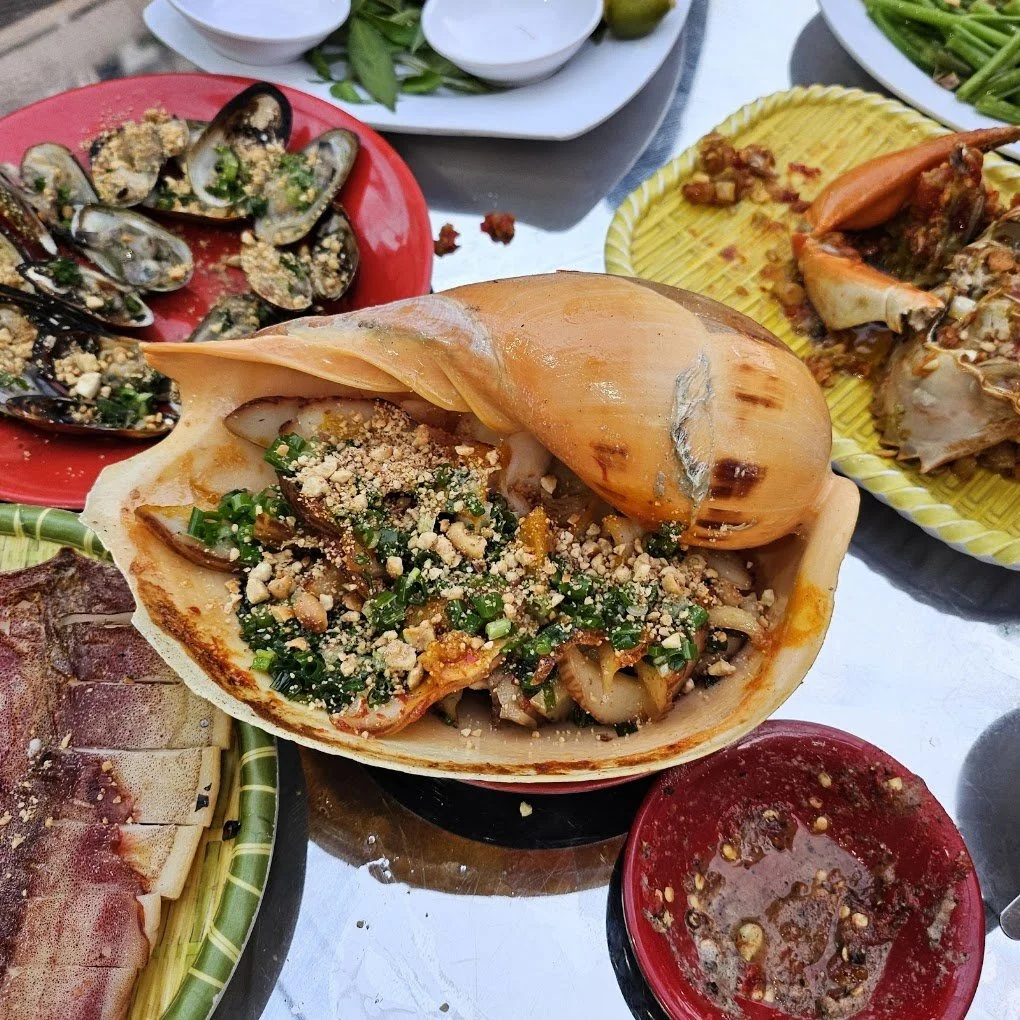 Street food in Ho Chi Minh City oc seafood and snails