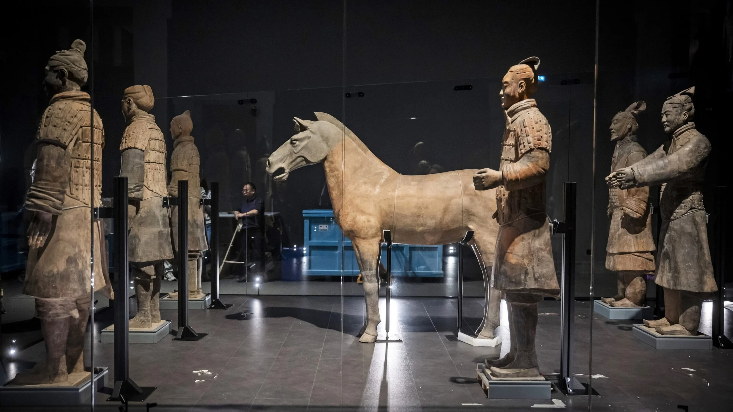 terracotta army warriors mausoleum of Qin Shi Huang museum exhibit hall