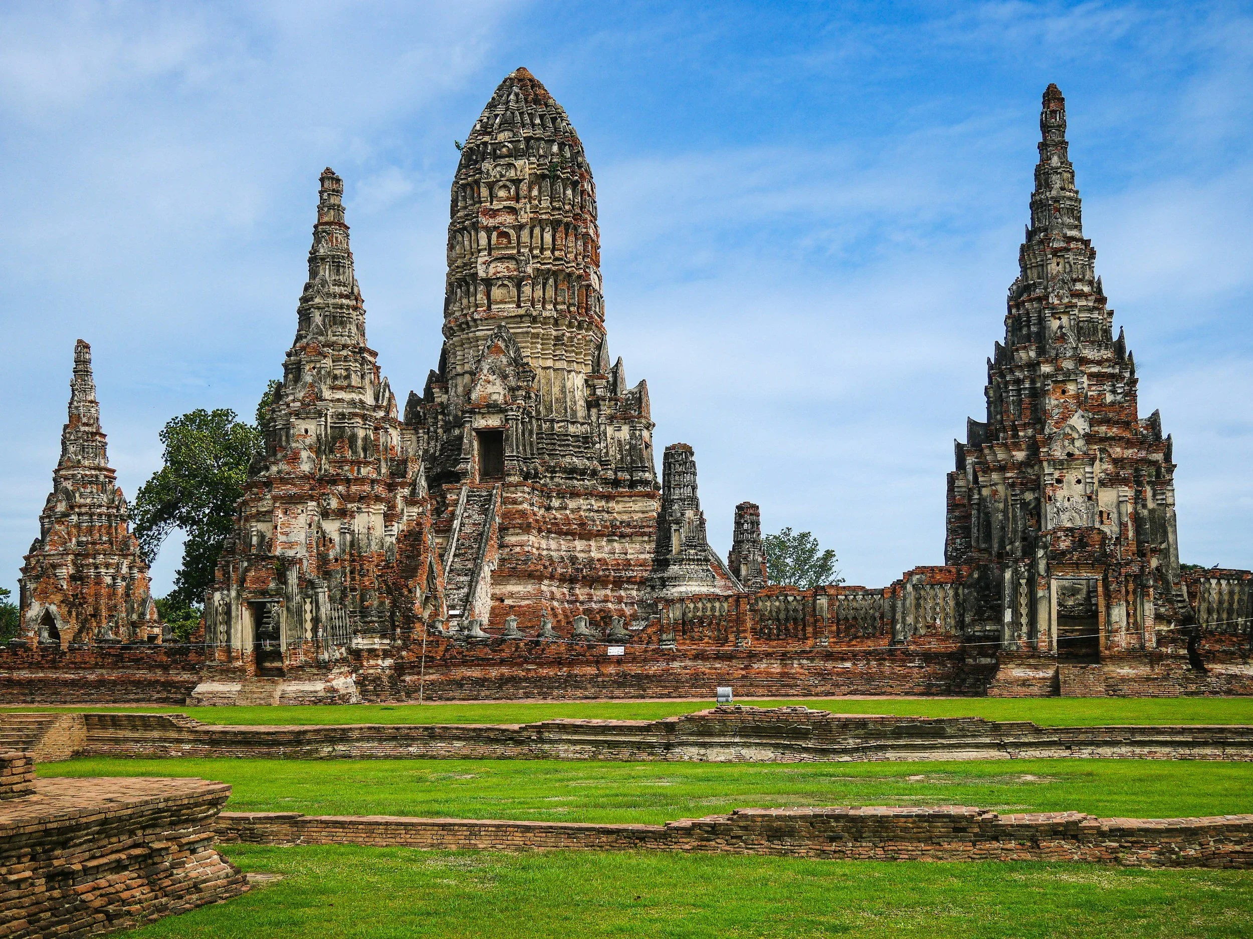 day trip to Ayutthaya, ancient temples