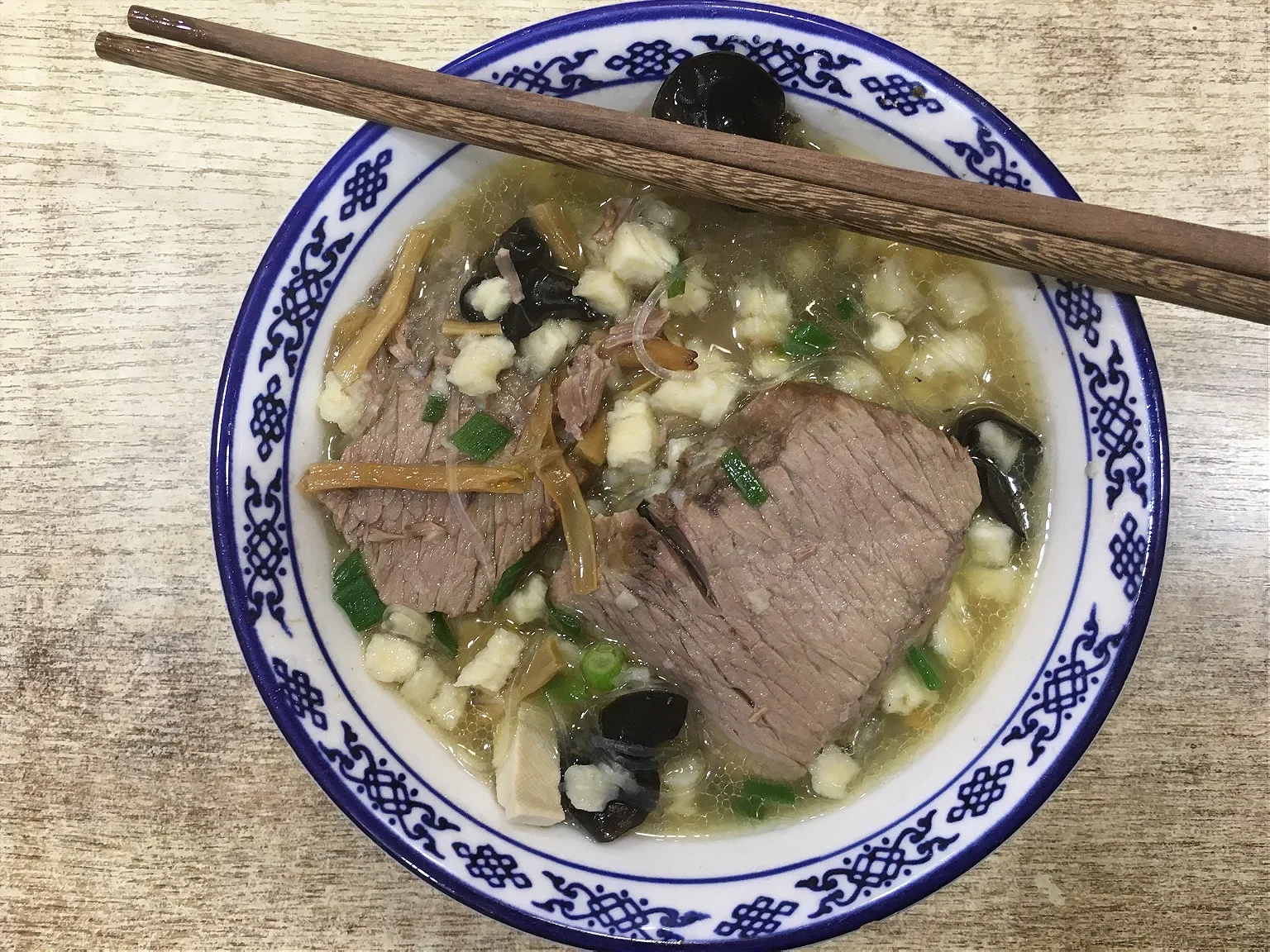 Xi’An Muslim Quarter Street food yangrou paomo mutton lamb stew