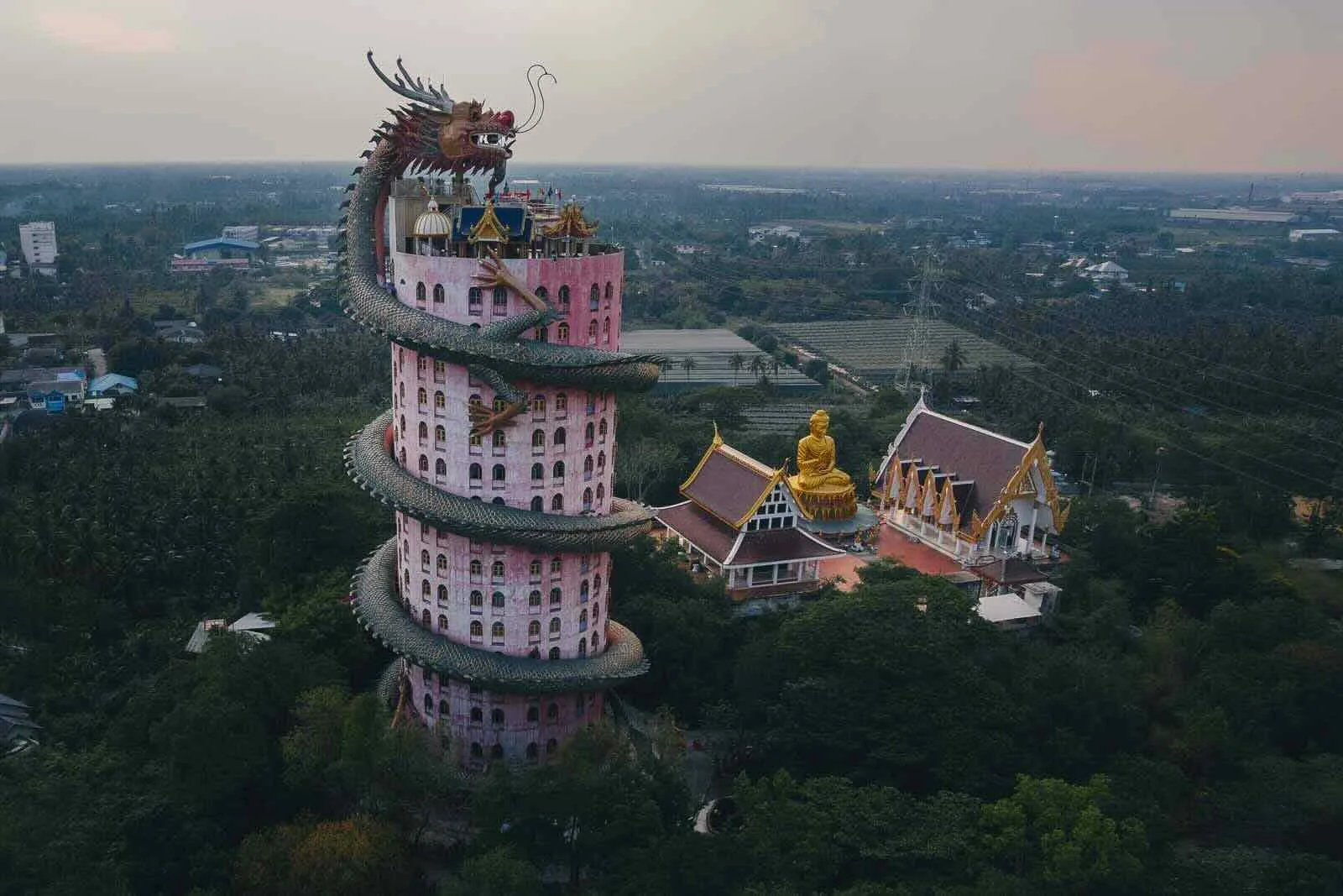 day trips from bangkok to Nakhon Pathom wat samphram