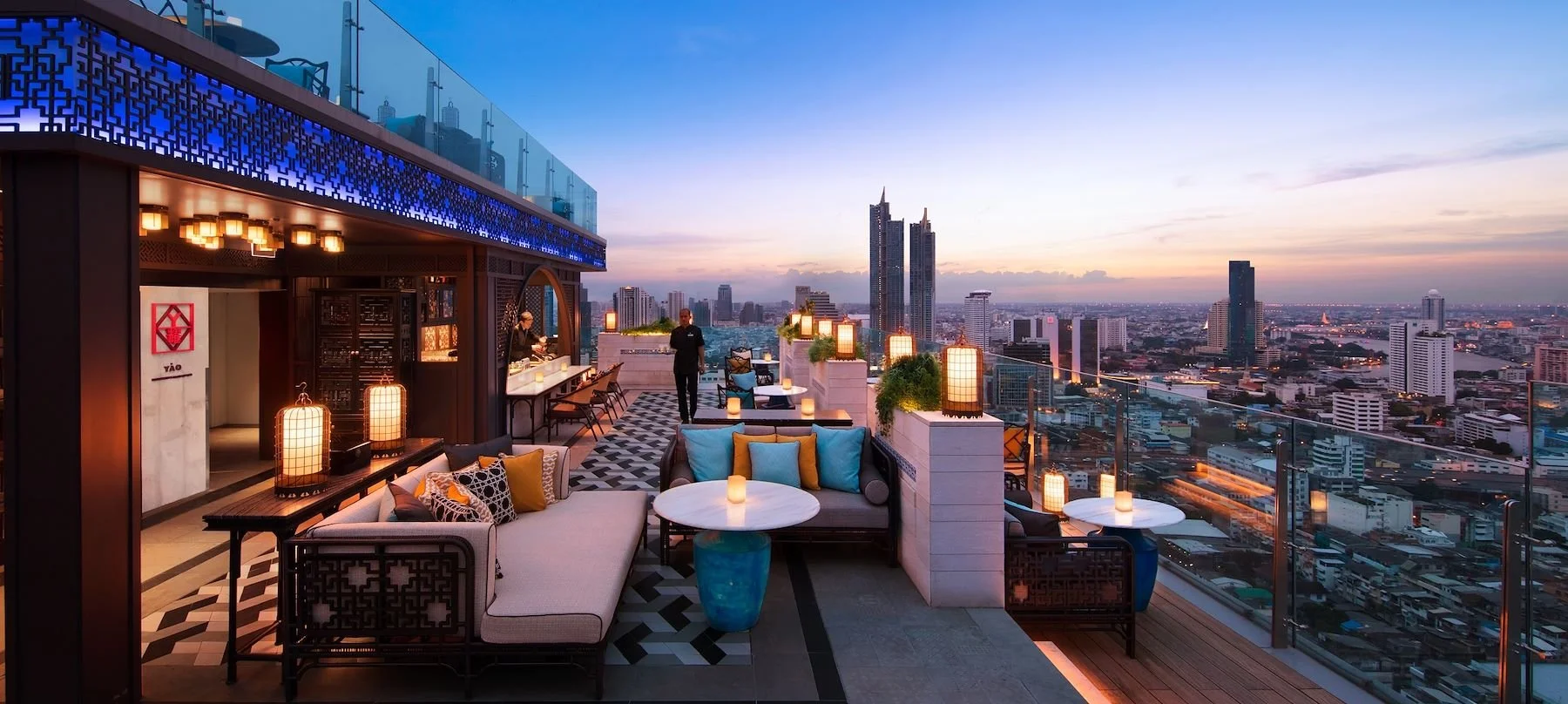 tips for visiting a rooftop bar in bangkok