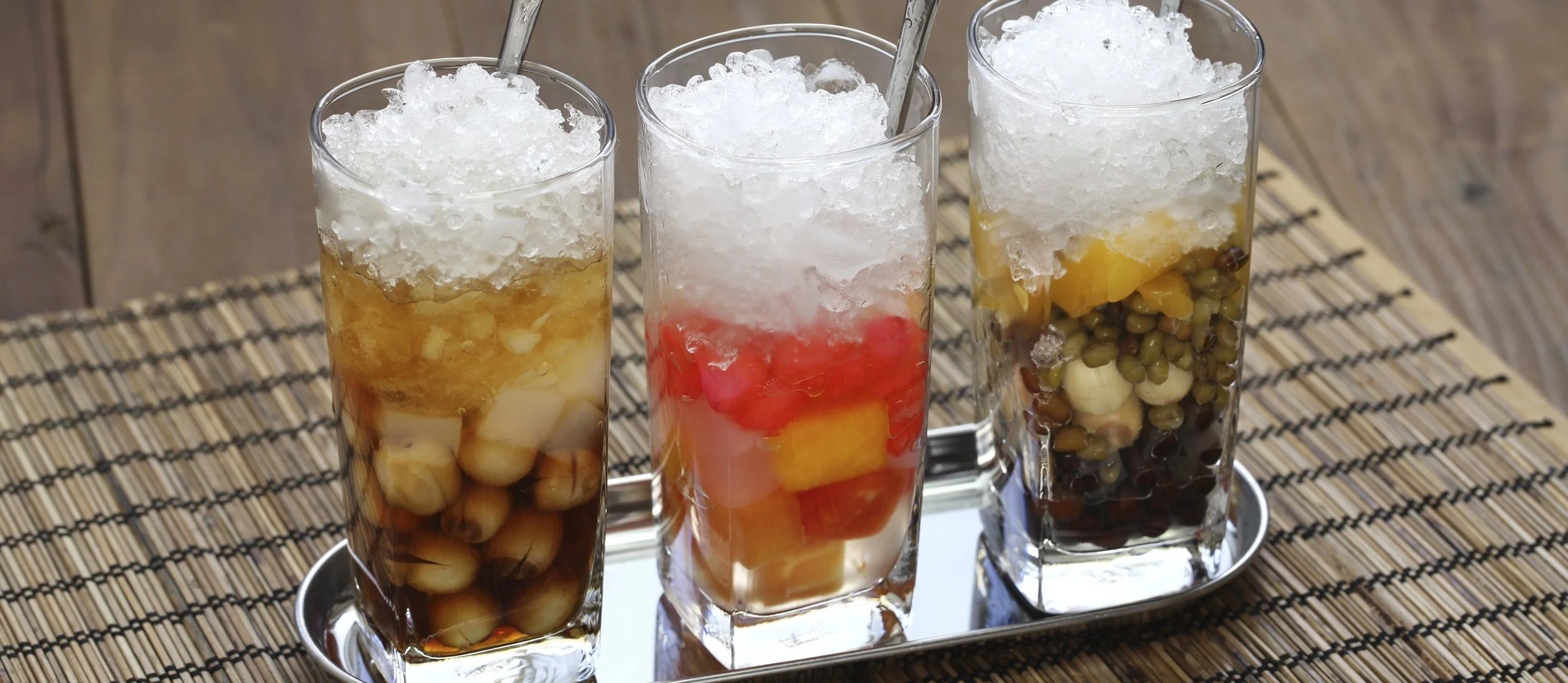 Street food in Ho Chi Minh City che Vietnamese desserts