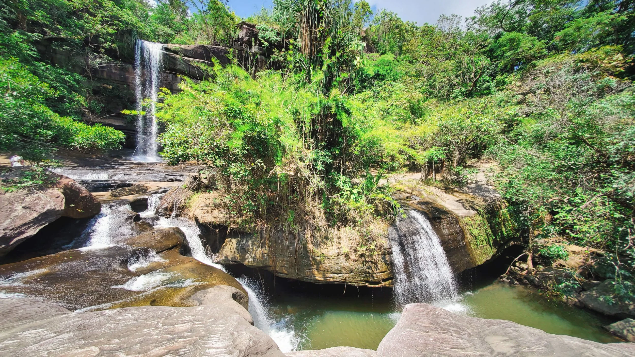 Pha Taem National Park soi sawan waterfall