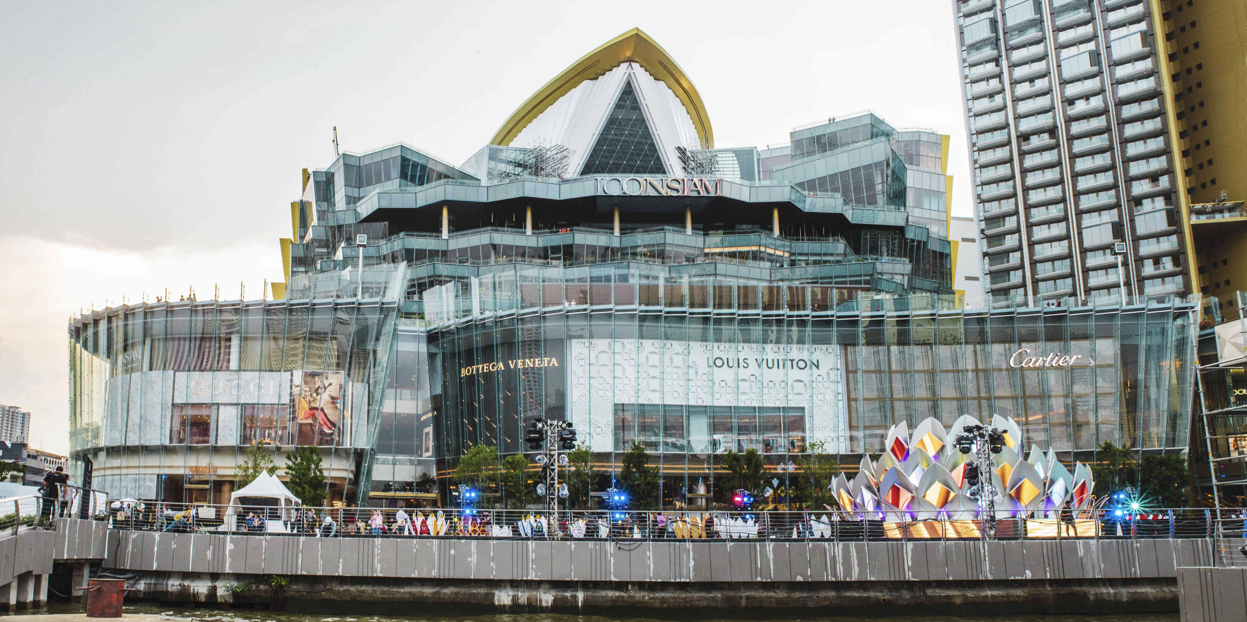iconsiam shopping mall in bangkok thailand