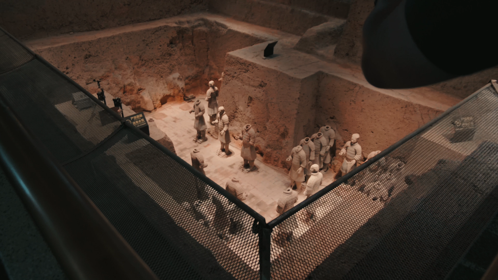 terracotta army warriors mausoleum of Qin Shi Huang