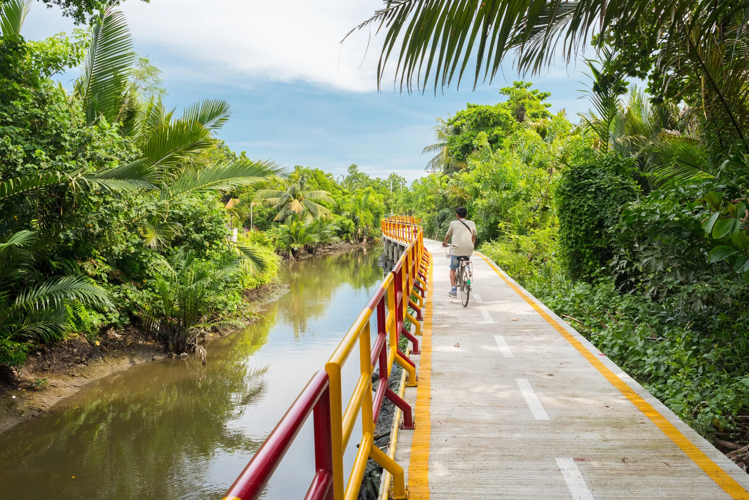 day trips from bangkok to bang kachao