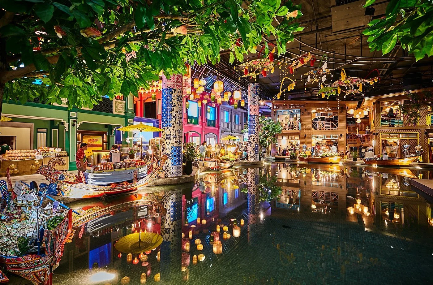 sooksiam iconsiam indoor floating market