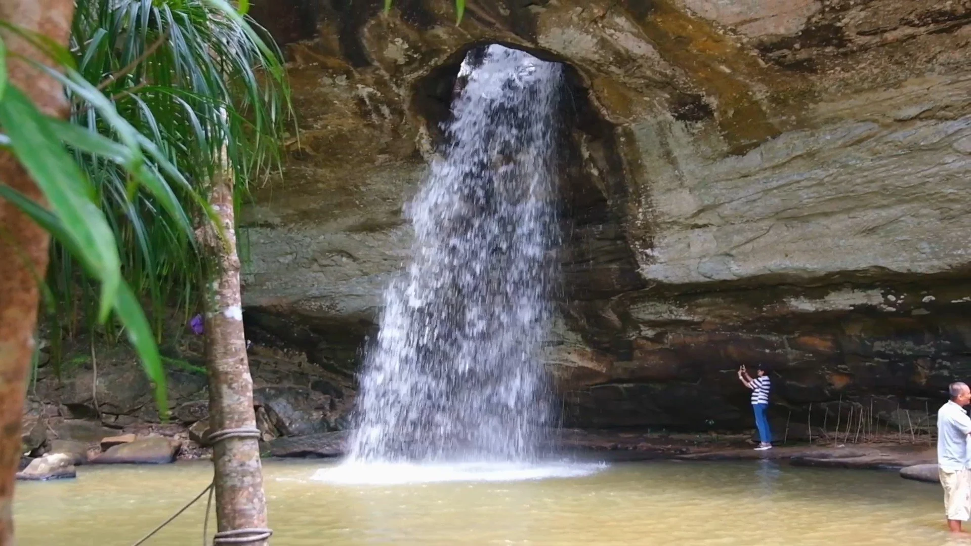 Pha Taem National Park saeng chan waterfall